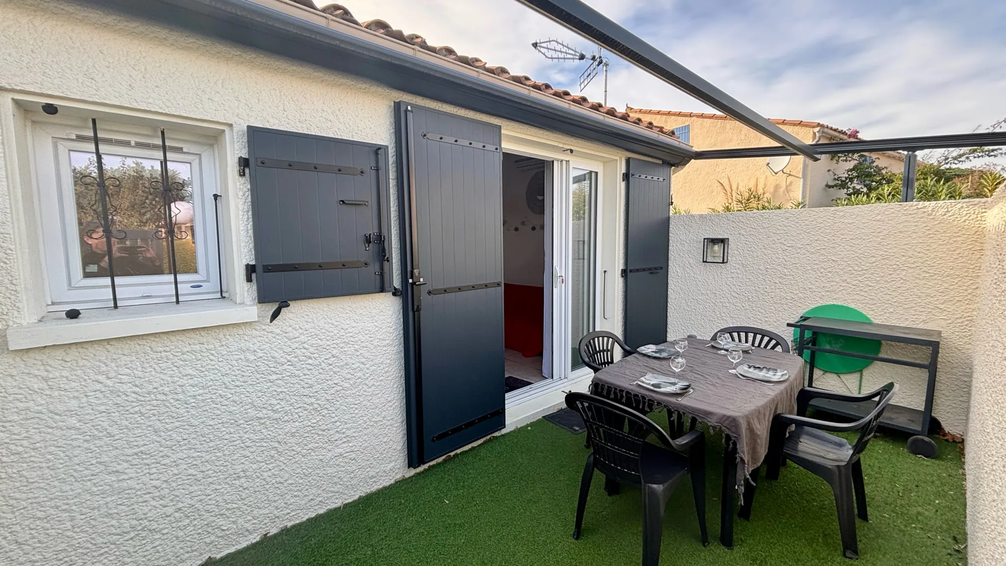 Villa rénovée à Saint-Cyprien-Plage avec terrasse et parking privé