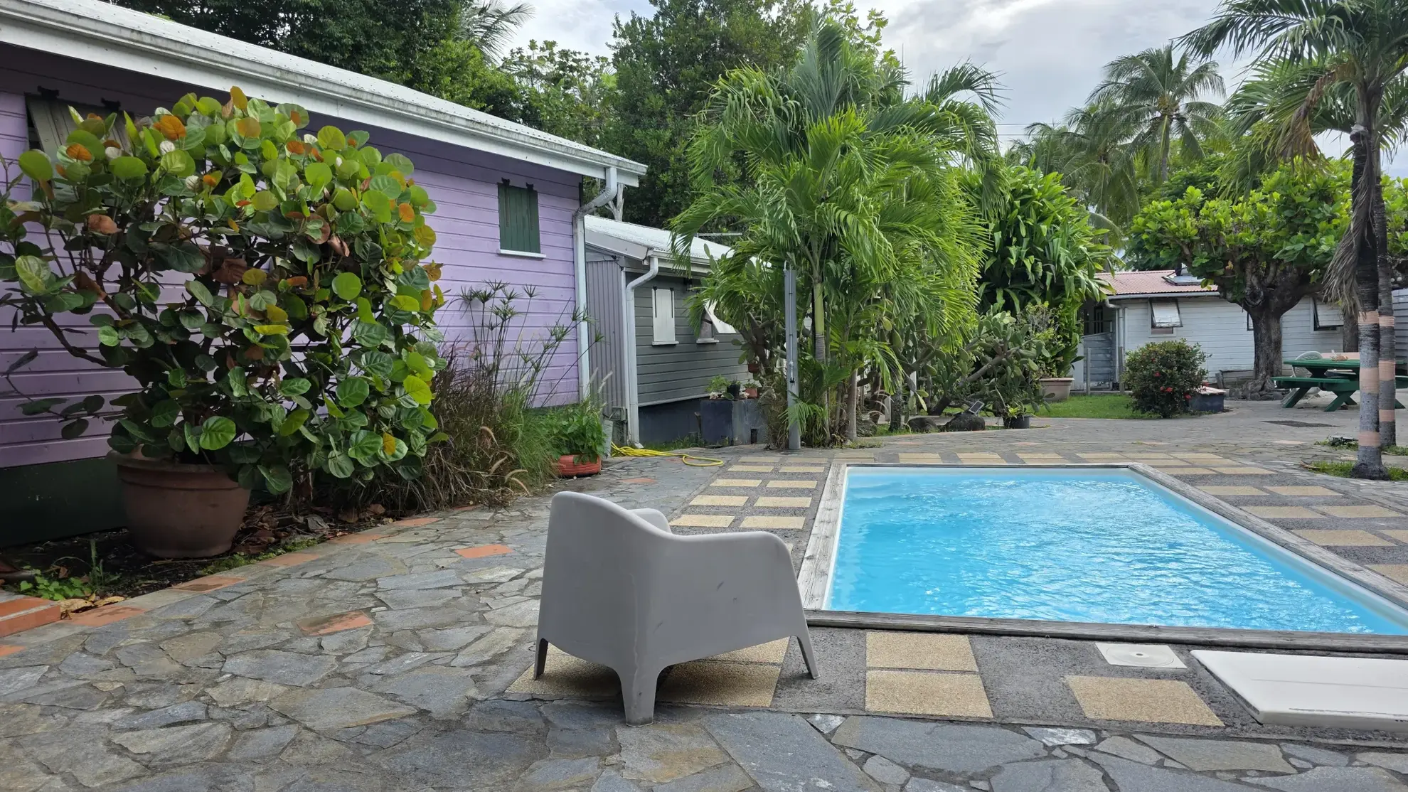 Appartement T3 face à la piscine avec grande terrasse à Case-Pilote 