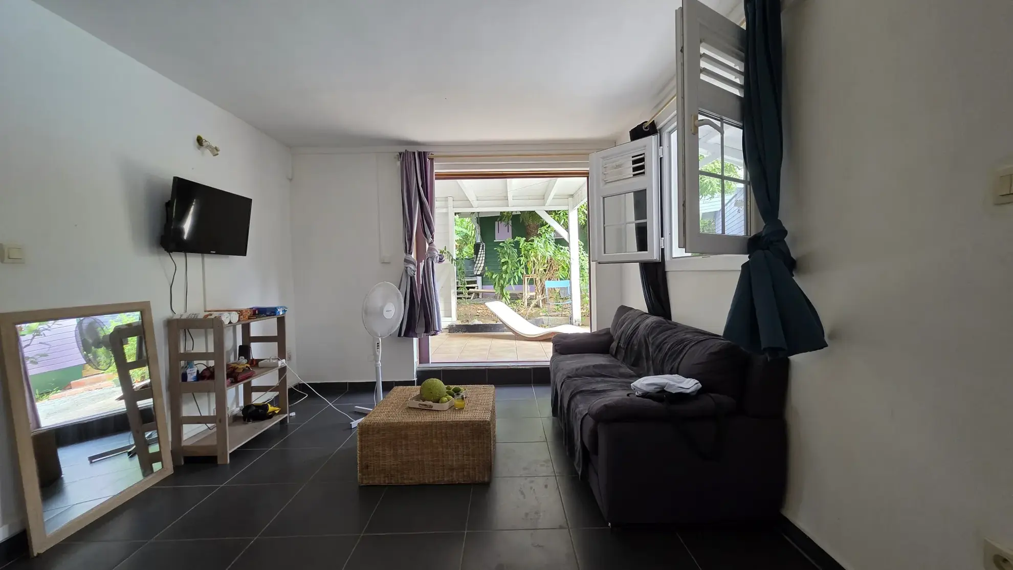 Appartement T3 face à la piscine avec grande terrasse à Case-Pilote 