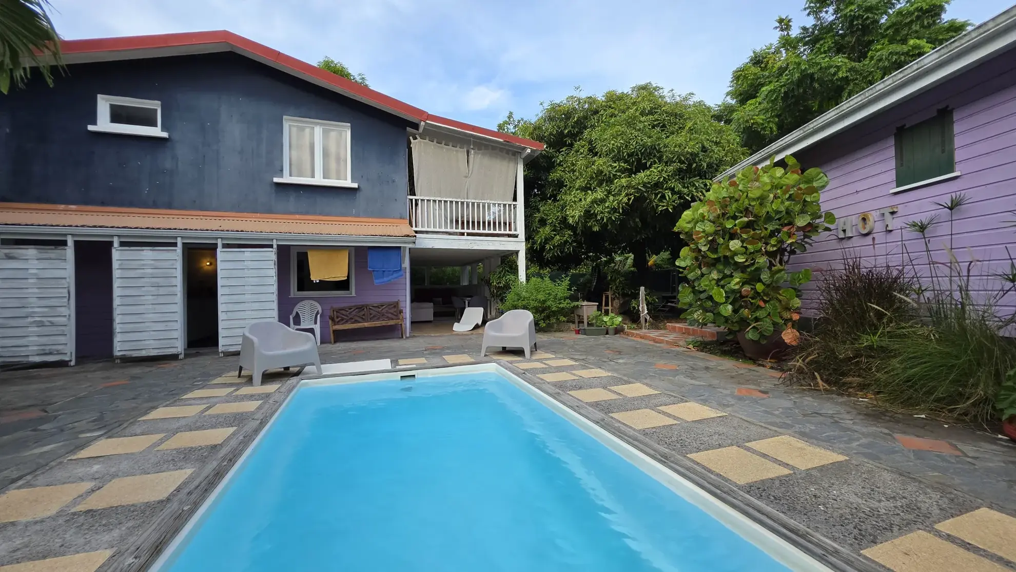 Appartement T3 face à la piscine avec grande terrasse à Case-Pilote 