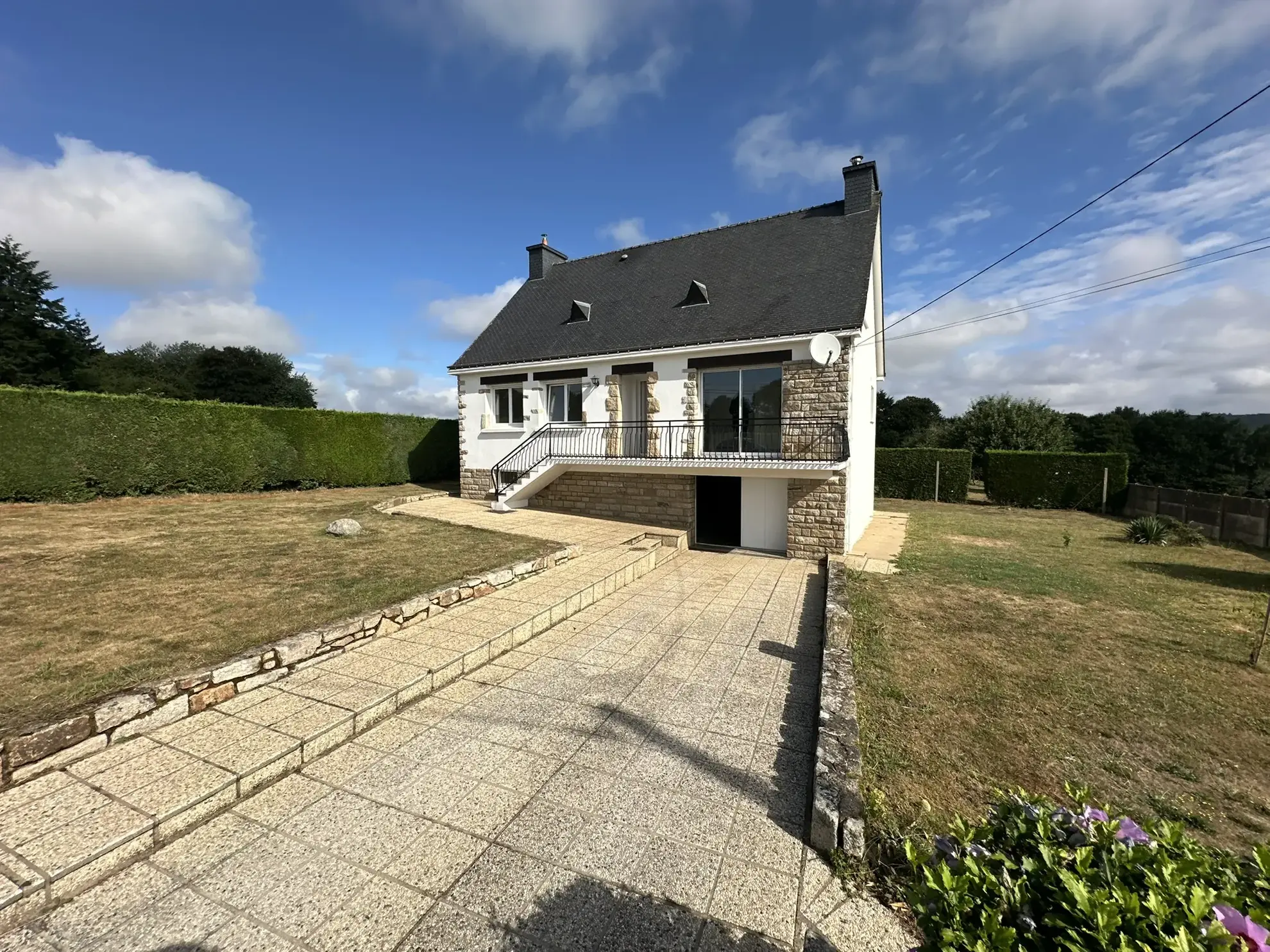 Maison de village à Baud de 125 m² avec jardin, dépendance et grand terrain