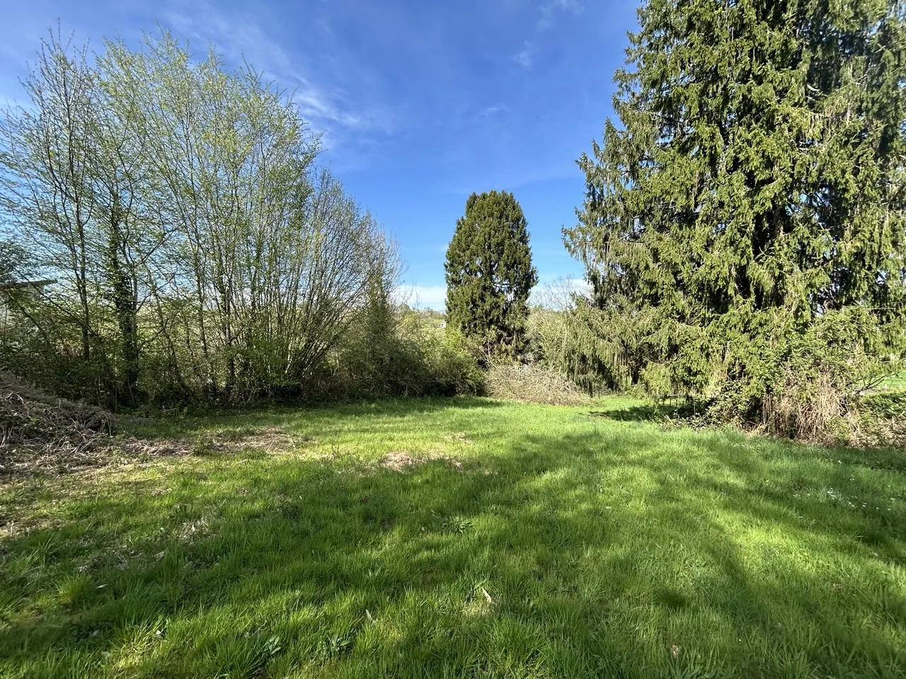Terrain constructible à Lagraulière en Corrèze de 1567m²