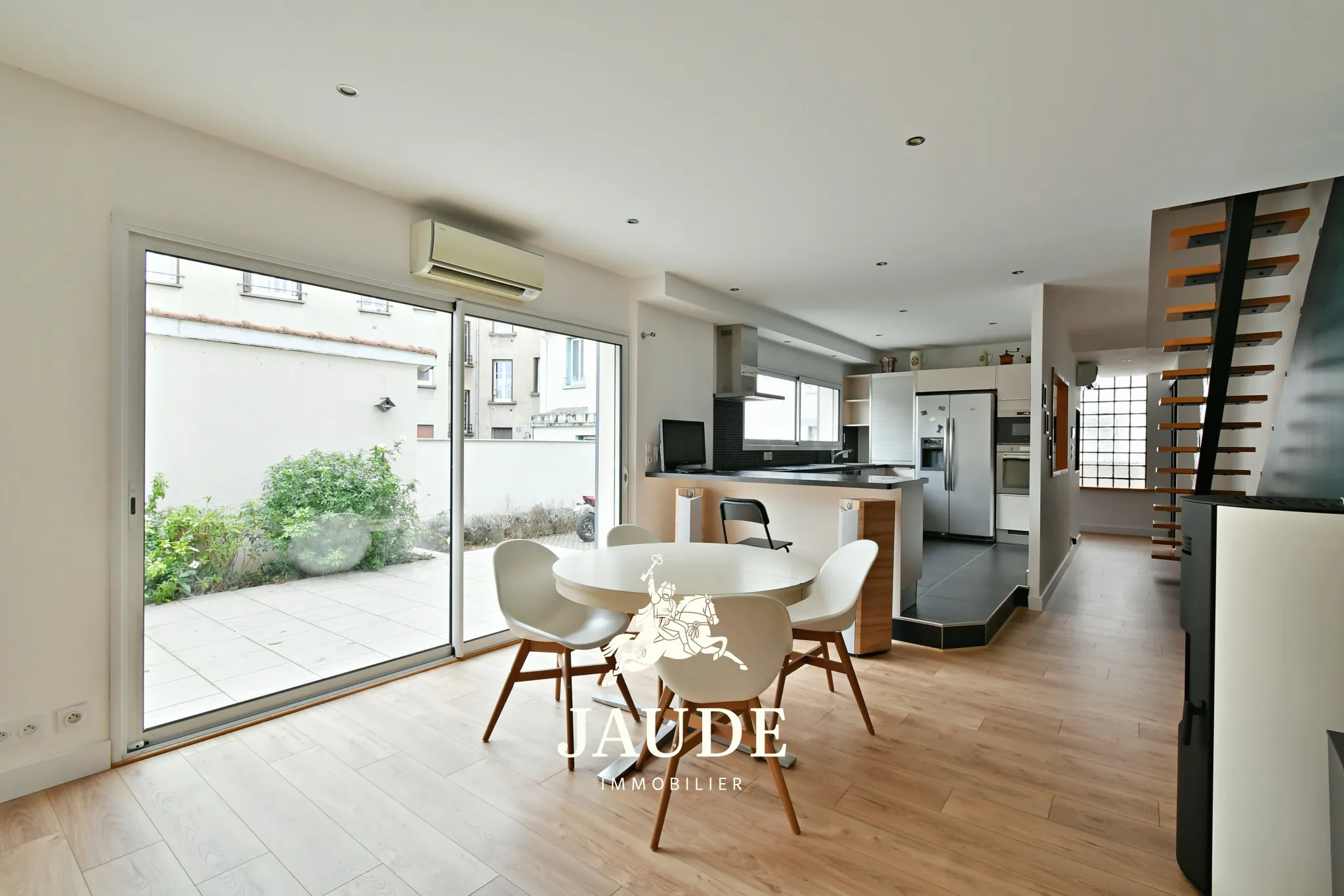 Maison récente de 105 m² avec terrasse et garage à Clermont-Ferrand 