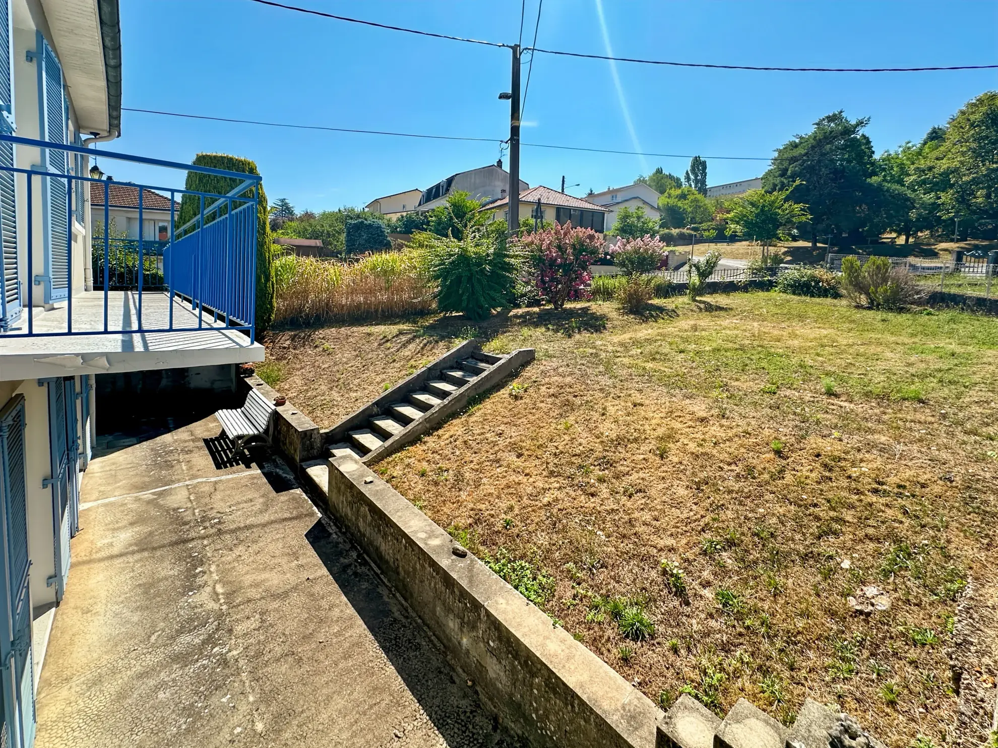 Maison T5 avec 4 chambres, jardin et garage à Périgueux - Rénovation à prévoir 