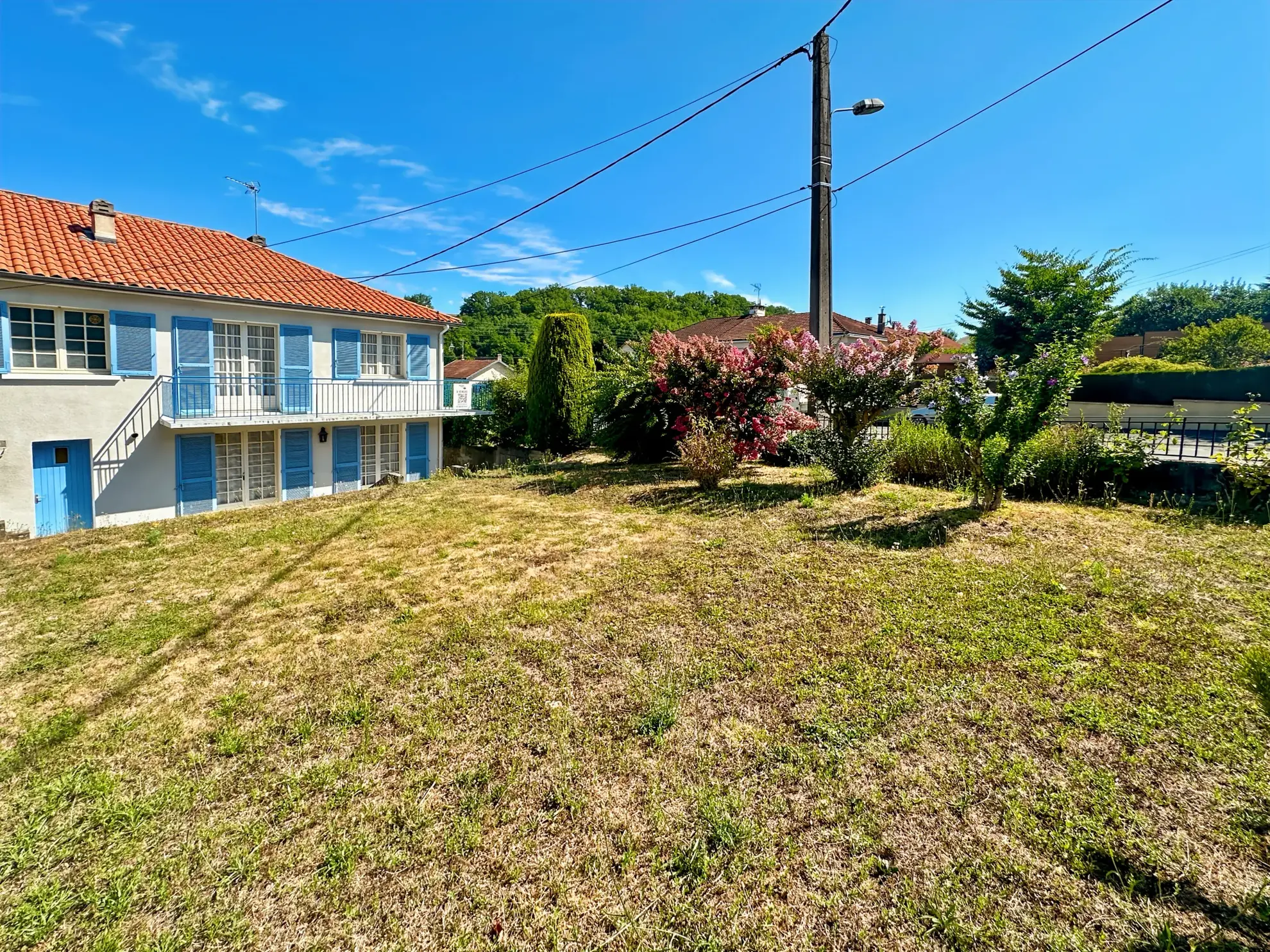 Maison T5 avec 4 chambres, jardin et garage à Périgueux - Rénovation à prévoir 