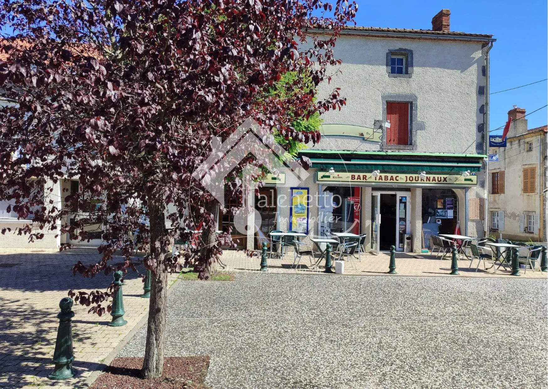 Fonds de commerce bar et restaurant à vendre à Varennes-sur-Morge, Licence IV, terrasse, 60 couverts 