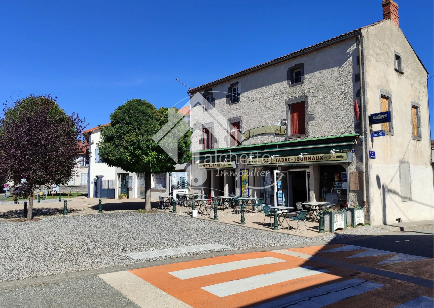 Fonds de commerce bar et restaurant à vendre à Varennes-sur-Morge, Licence IV, terrasse, 60 couverts 