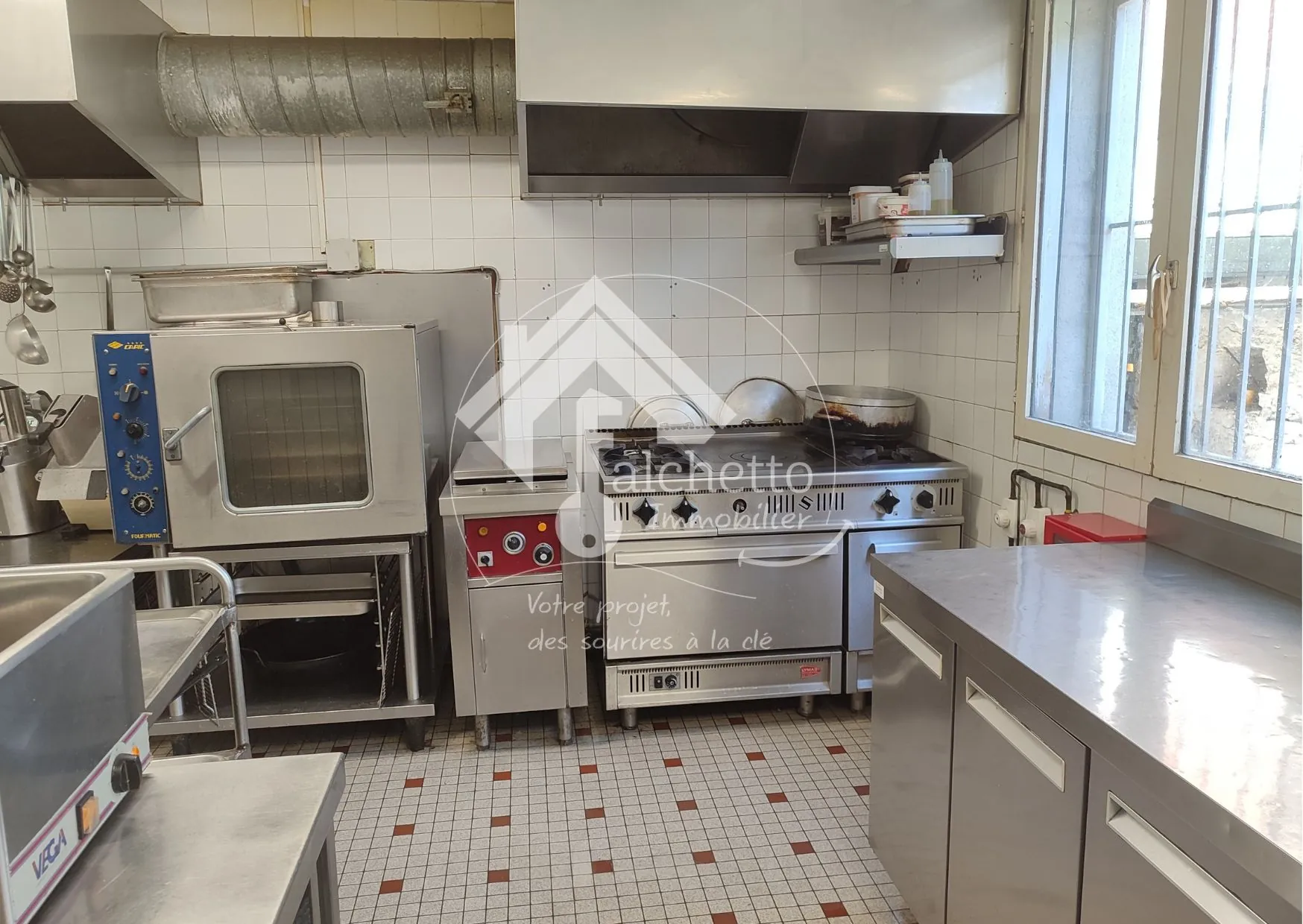 Fonds de commerce bar et restaurant à vendre à Varennes-sur-Morge, Licence IV, terrasse, 60 couverts 