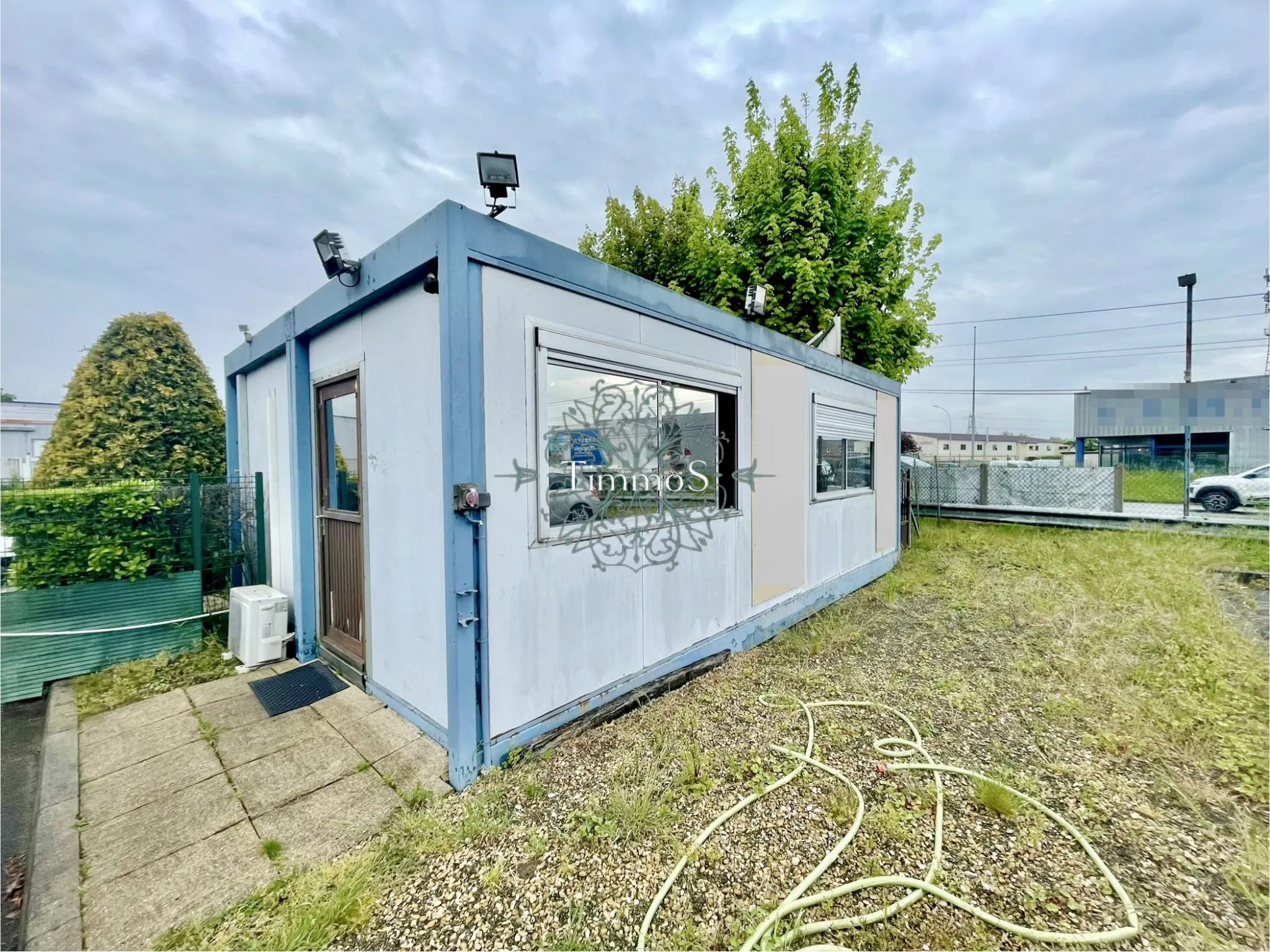 Fonds de commerce spécialisé en auto à Champagne-sur-Oise avec fort potentiel