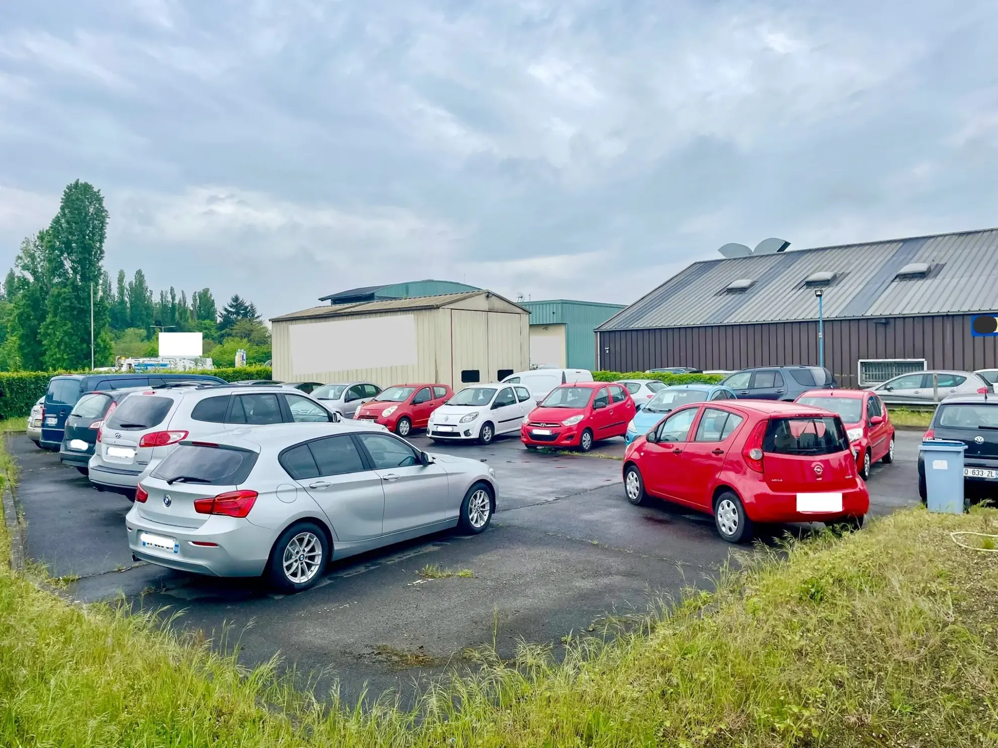 Fonds de commerce spécialisé en auto à Champagne-sur-Oise avec fort potentiel 