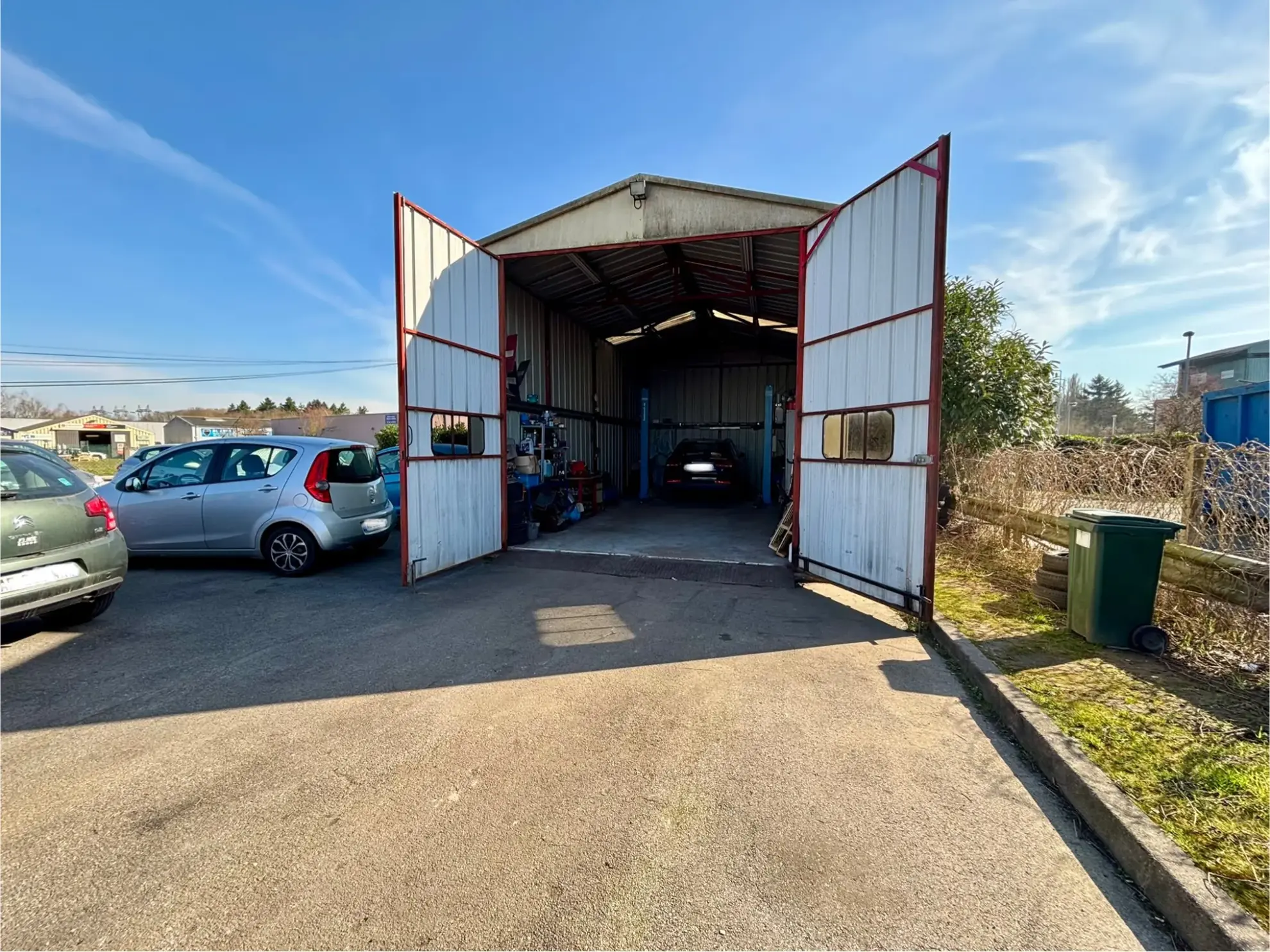 Fonds de commerce spécialisé en auto à Champagne-sur-Oise avec fort potentiel 