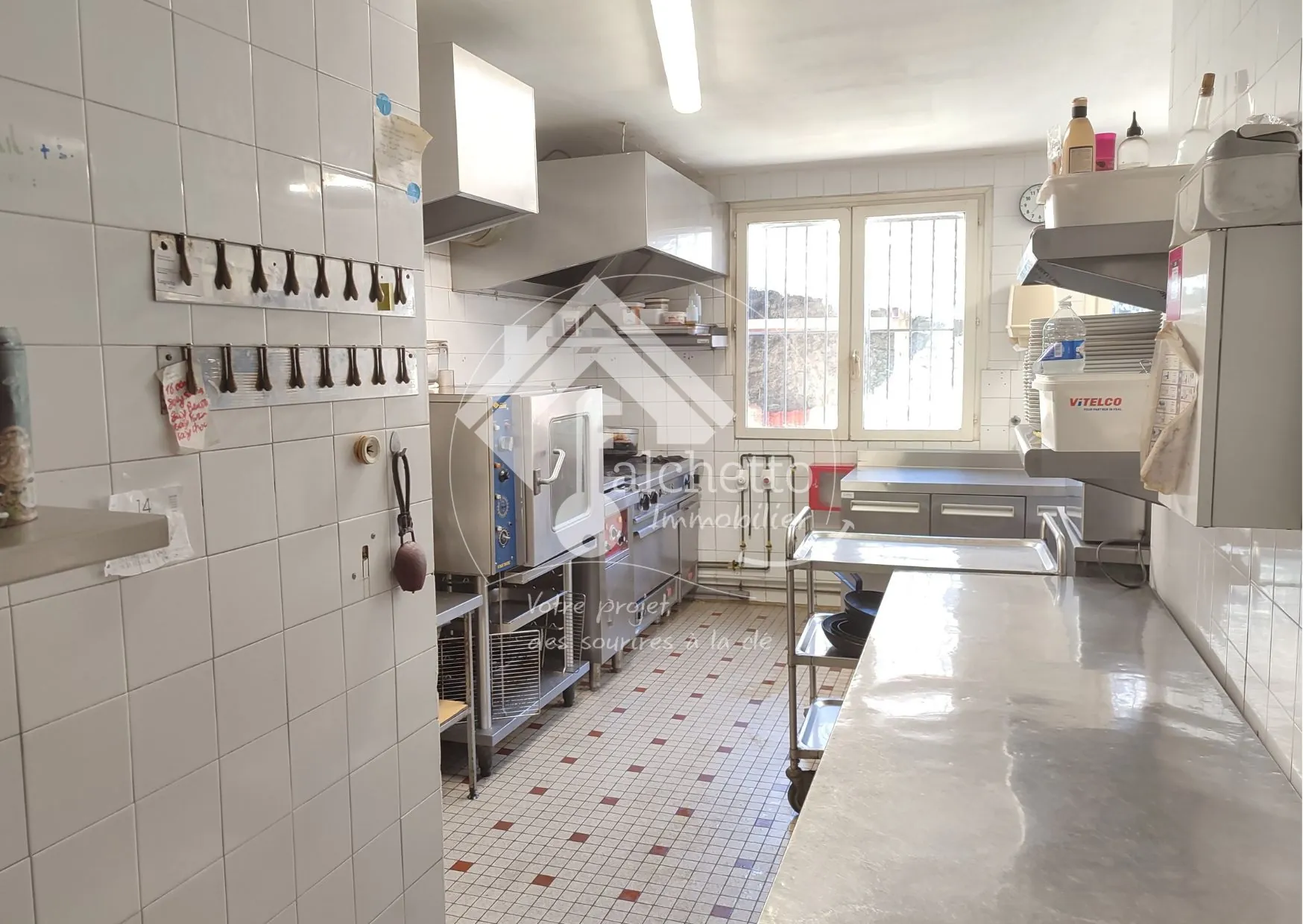 Fonds de commerce bar et restaurant à vendre à Varennes-sur-Morge, Licence IV, terrasse, 60 couverts 