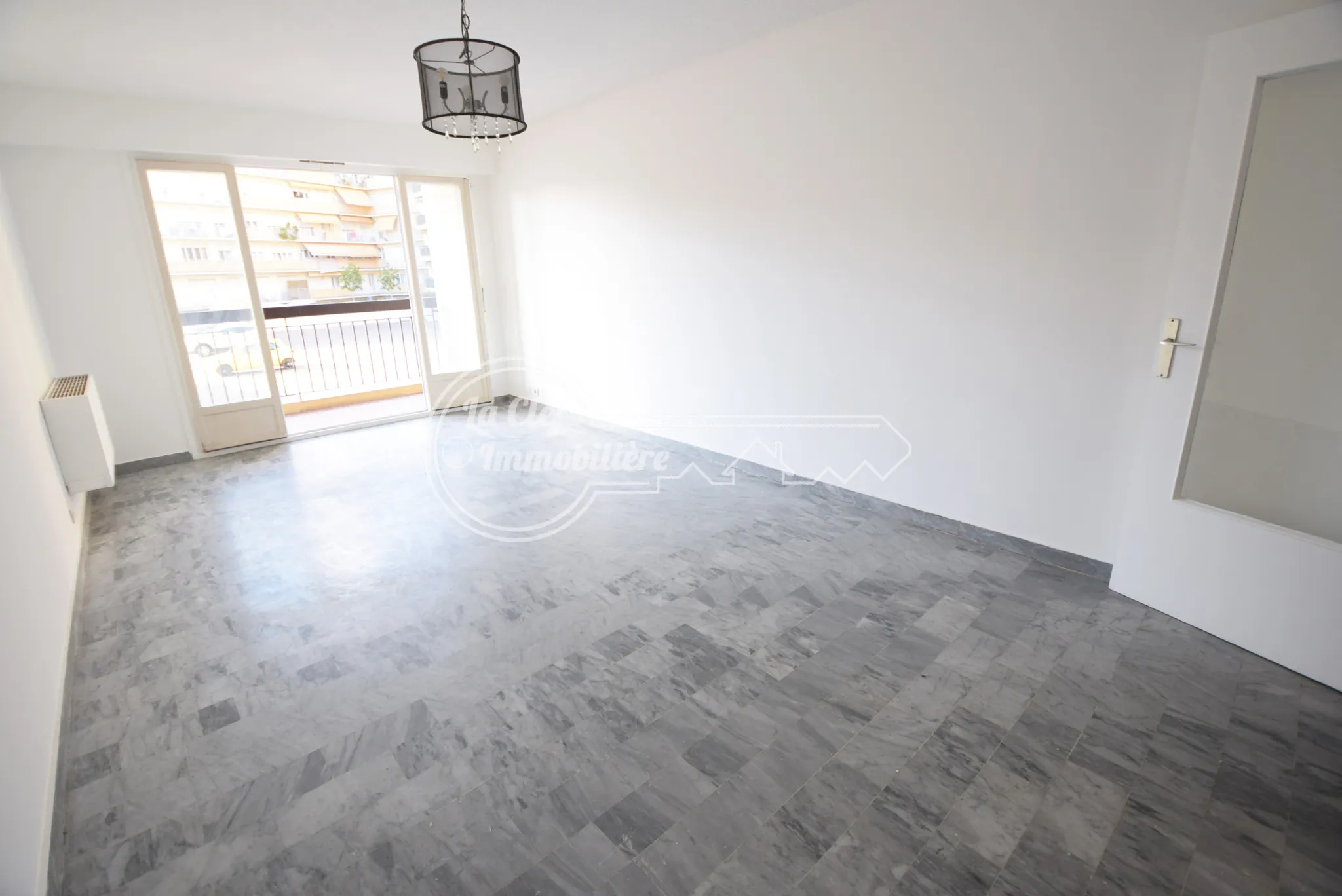 Grand appartement 3 pièces de 70 m² avec terrasses, cave et garage à Nice 