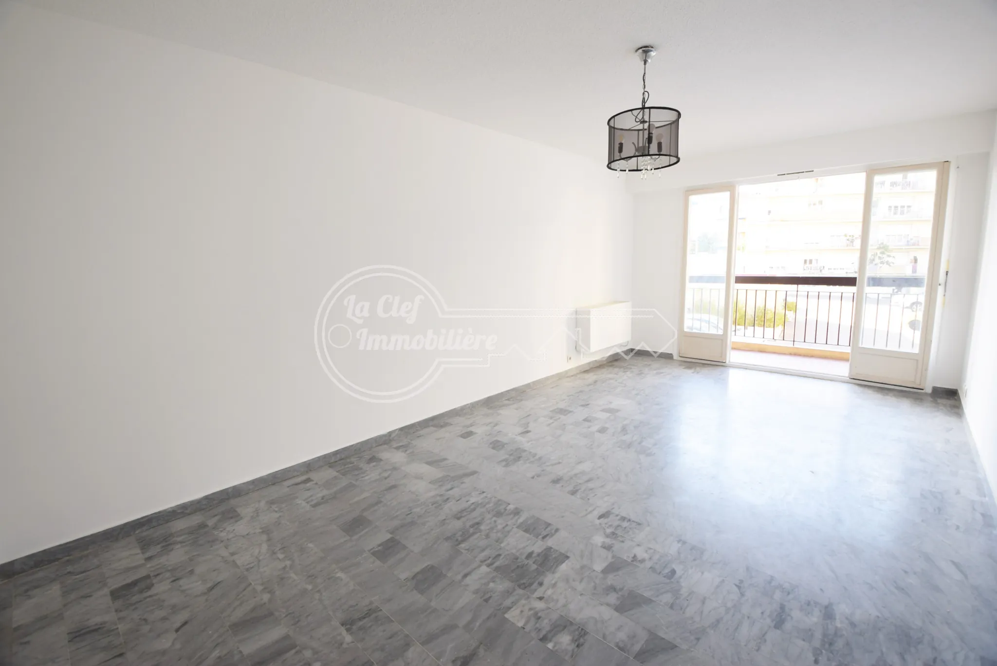 Grand appartement 3 pièces de 70 m² avec terrasses, cave et garage à Nice 