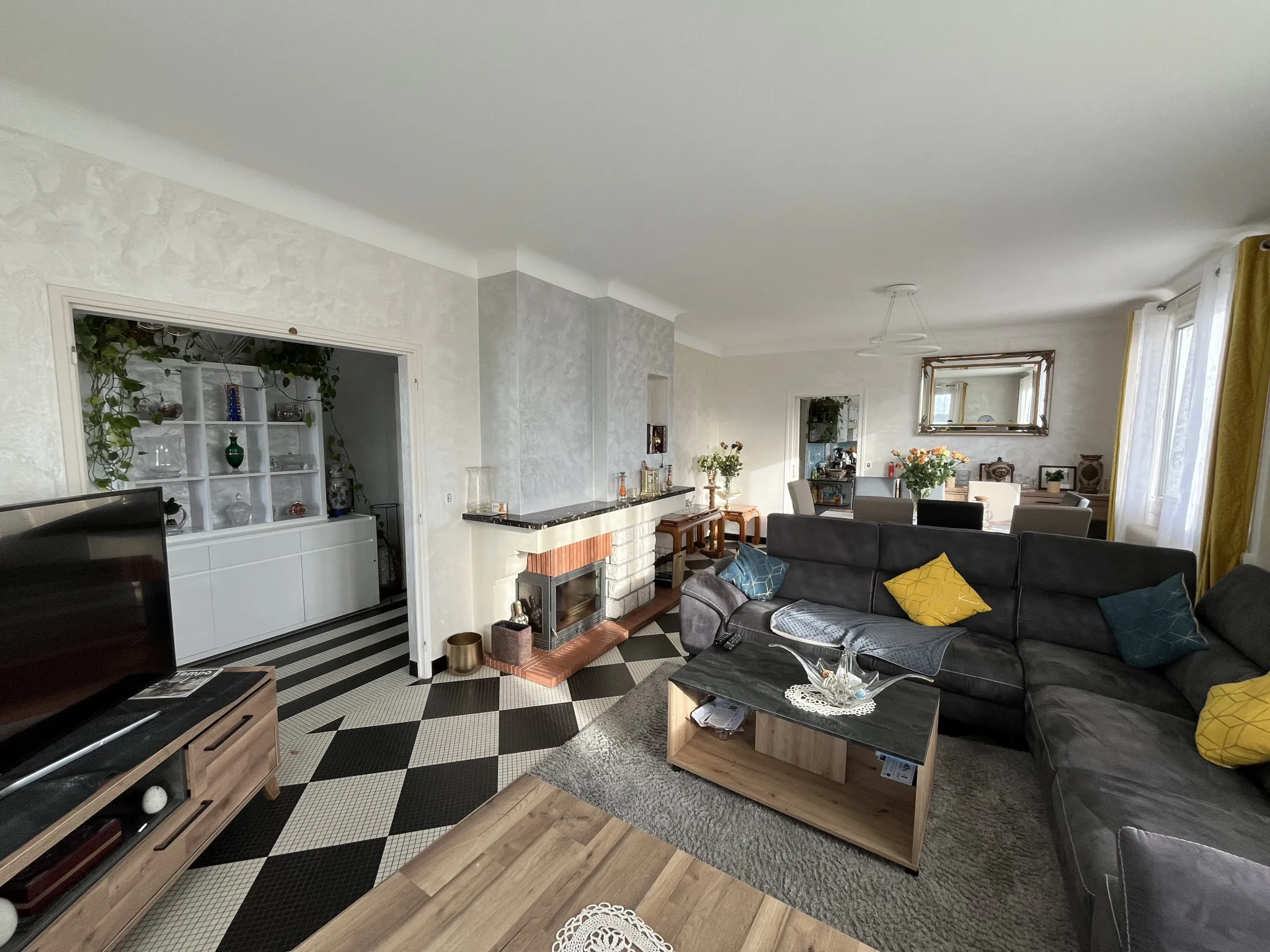 Villa de 128 m² avec garage et jardin à La Réole, proche commodités 