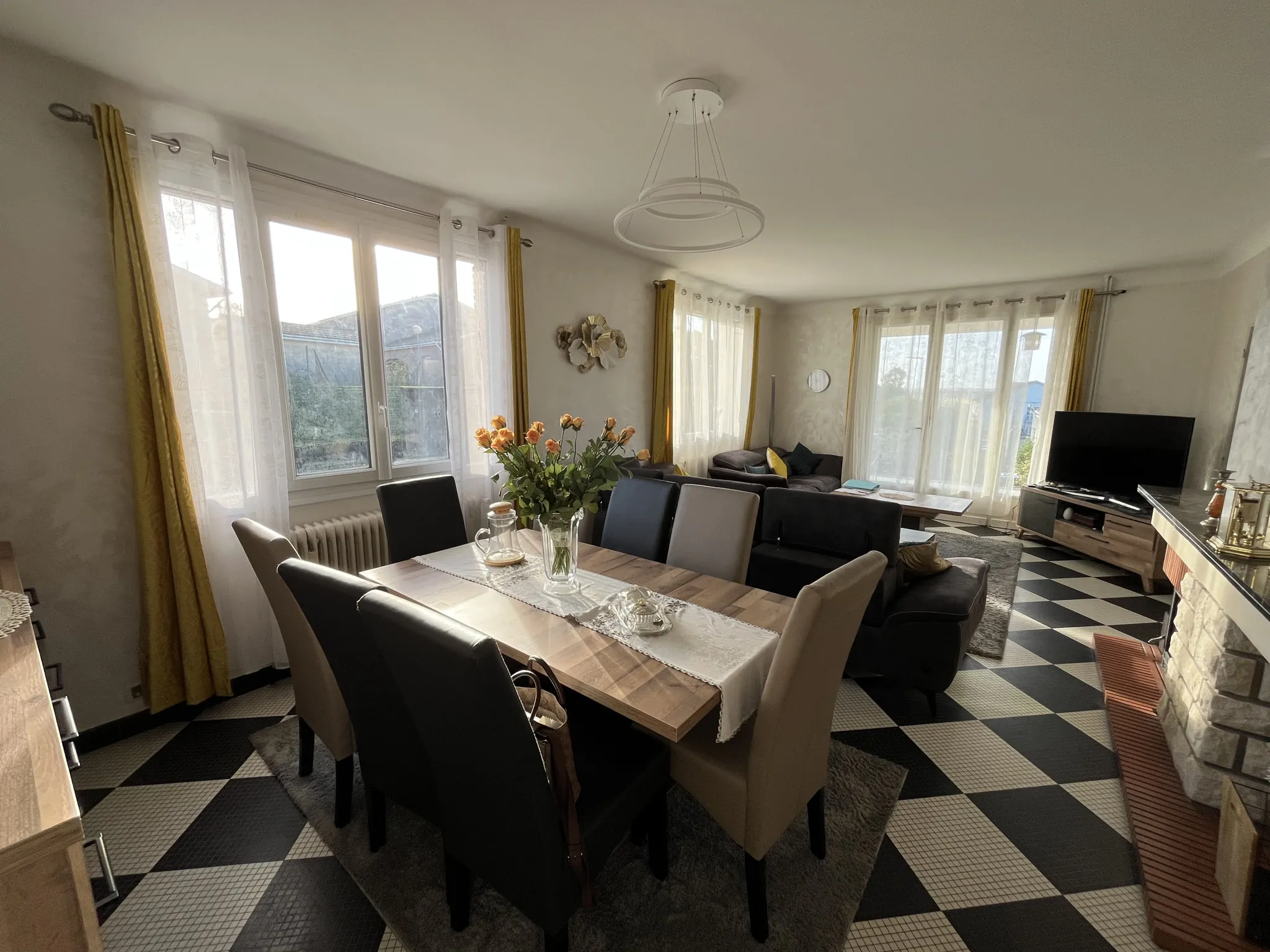 Villa de 128 m² avec garage et jardin à La Réole, proche commodités 