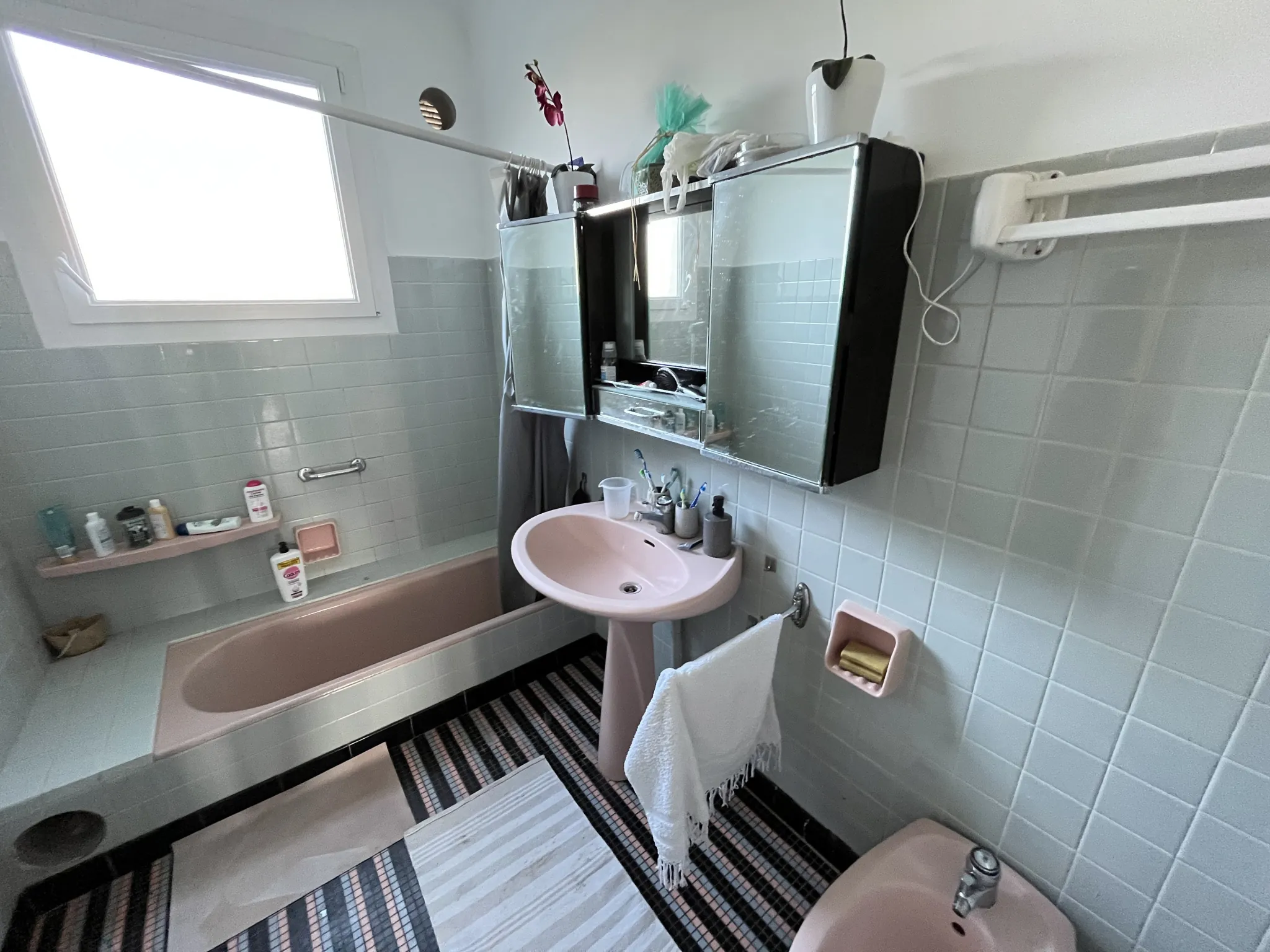 Villa de 128 m² avec garage et jardin à La Réole, proche commodités 