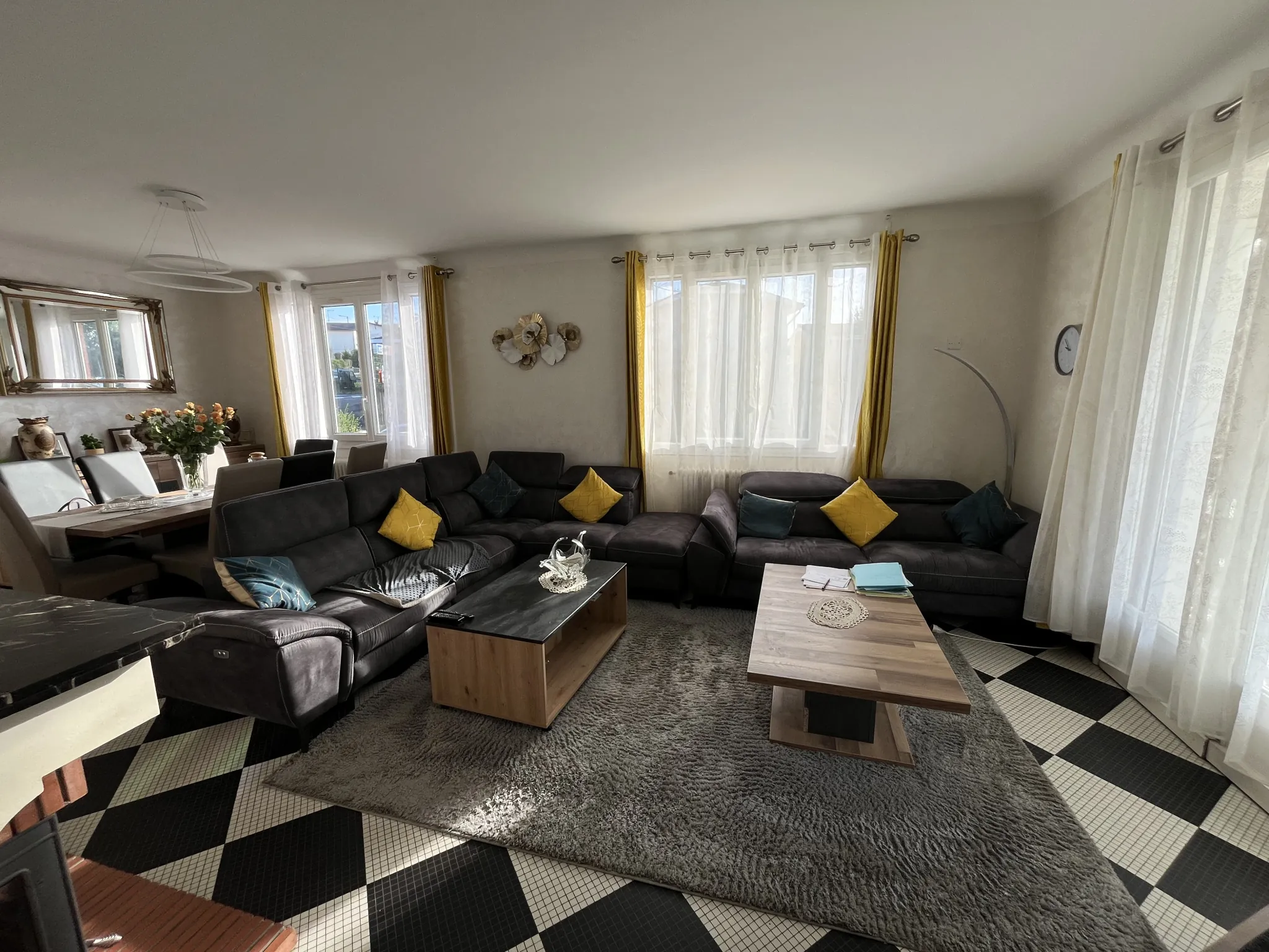 Villa de 128 m² avec garage et jardin à La Réole, proche commodités 