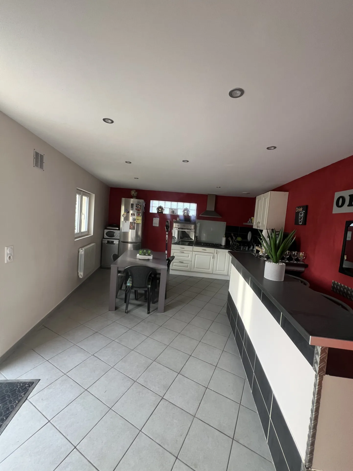 Maison de ville lumineuse de 77,71 m² à Unieux avec terrasses et terrain de 350 m² 