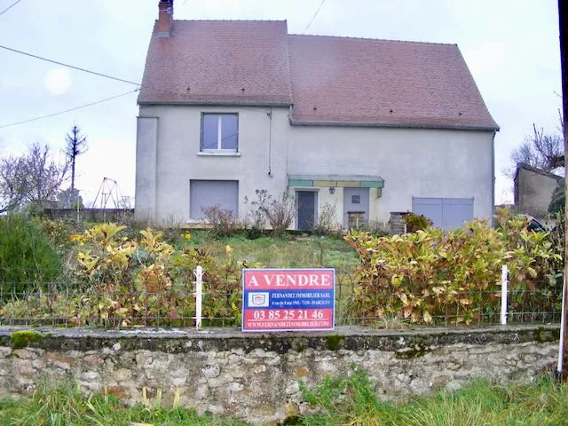 Charmante maison en pierre avec dépendances à vendre à Saint-Christophe-en-Brionnais