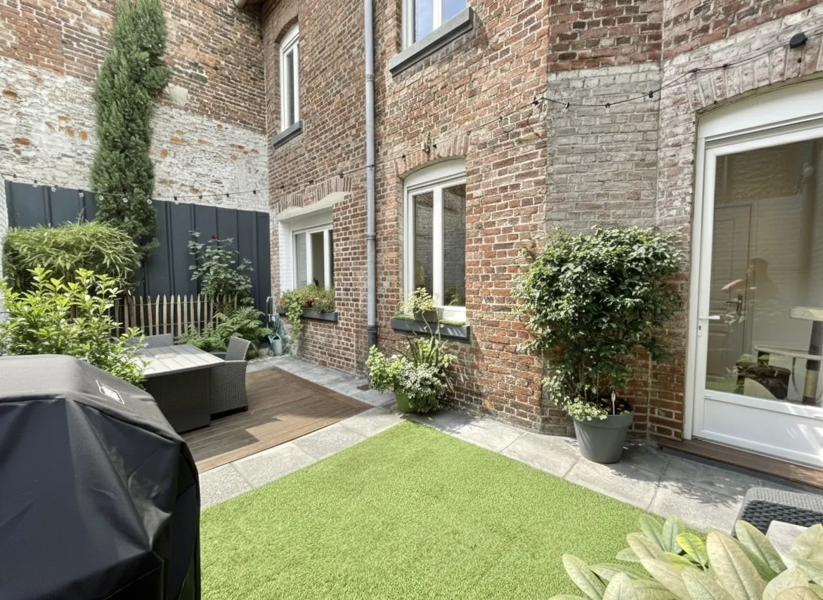Magnifique maison rénovée au centre-ville de Saint-Quentin avec terrasse et 4 chambres