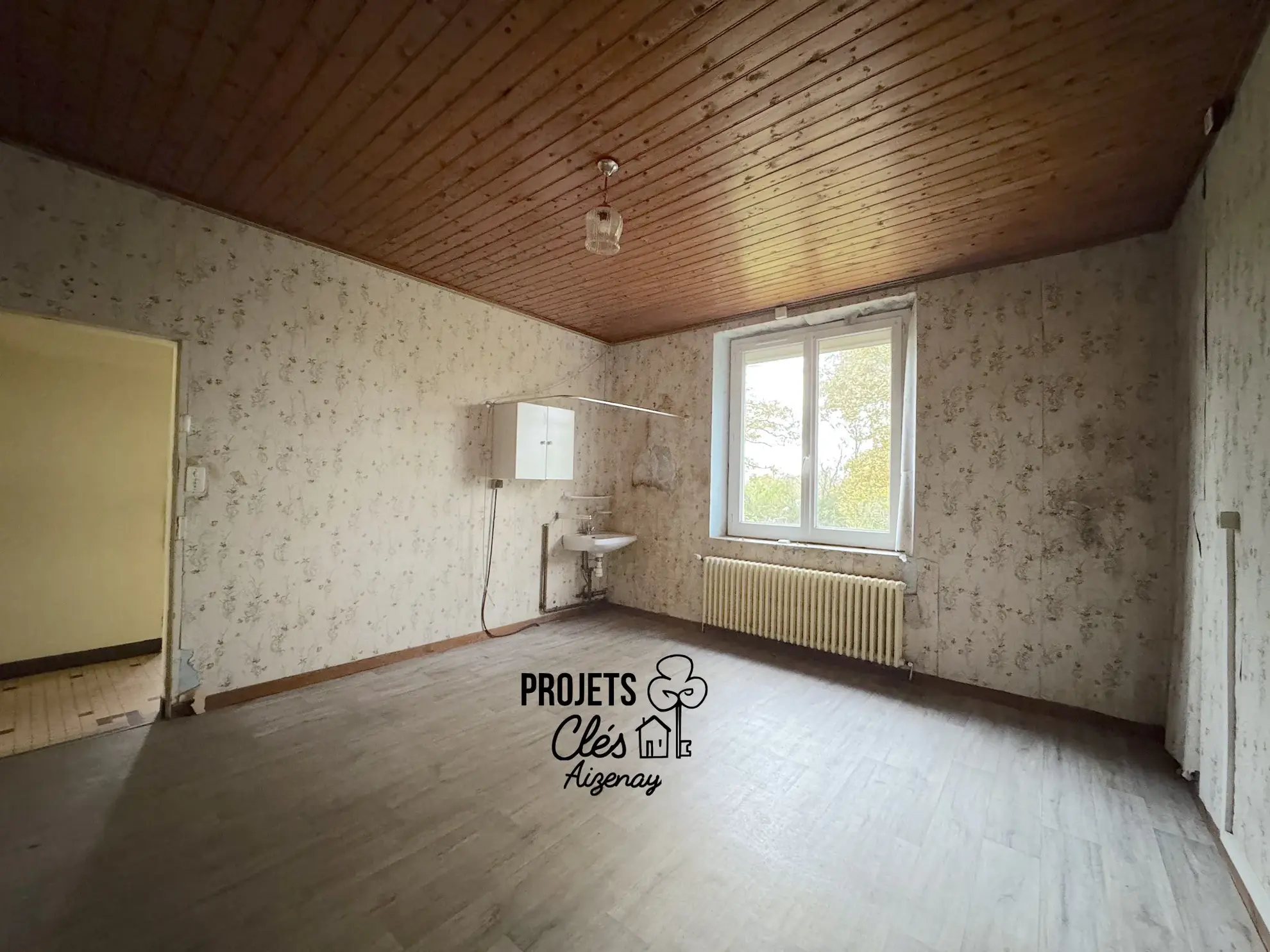 Maison à rénover de 179 m² avec grand terrain à Beaulieu-sous-la-Roche 