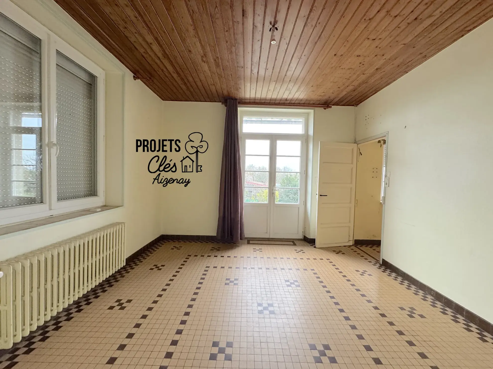 Maison à rénover de 179 m² avec grand terrain à Beaulieu-sous-la-Roche 