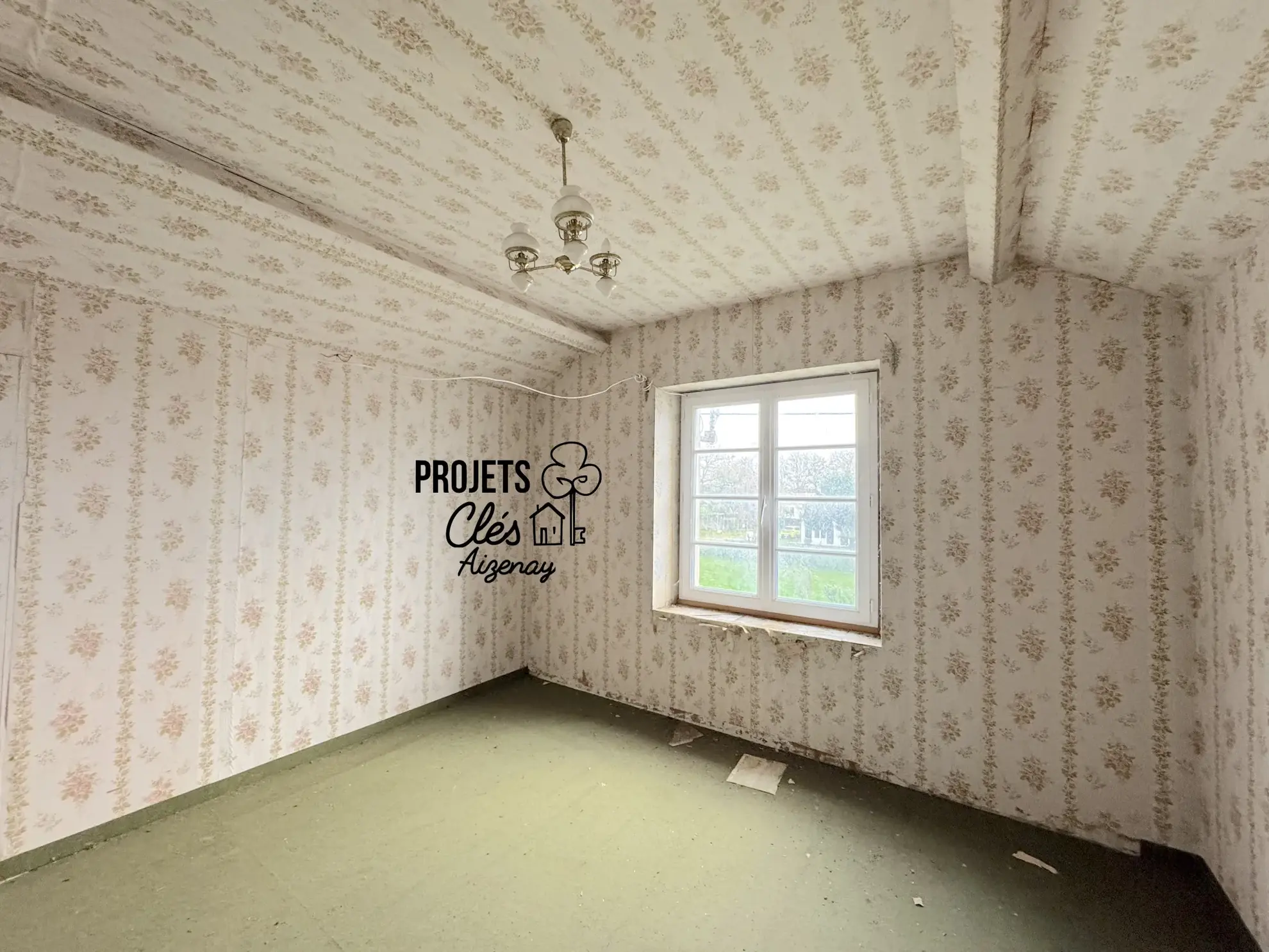 Maison à rénover de 179 m² avec grand terrain à Beaulieu-sous-la-Roche 