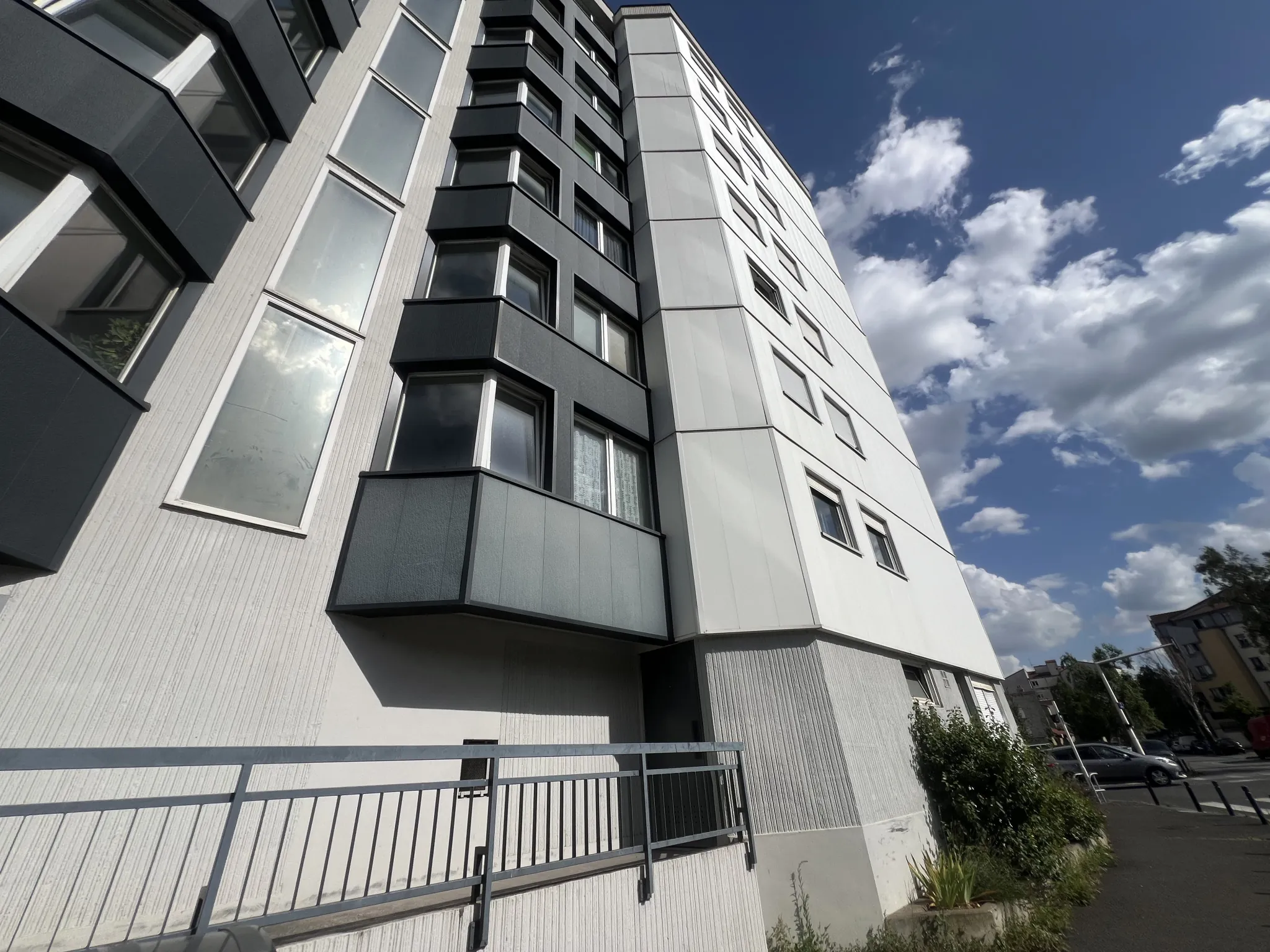 Appartement 4 pièces avec balcon, cave et parking à Clermont-Ferrand 