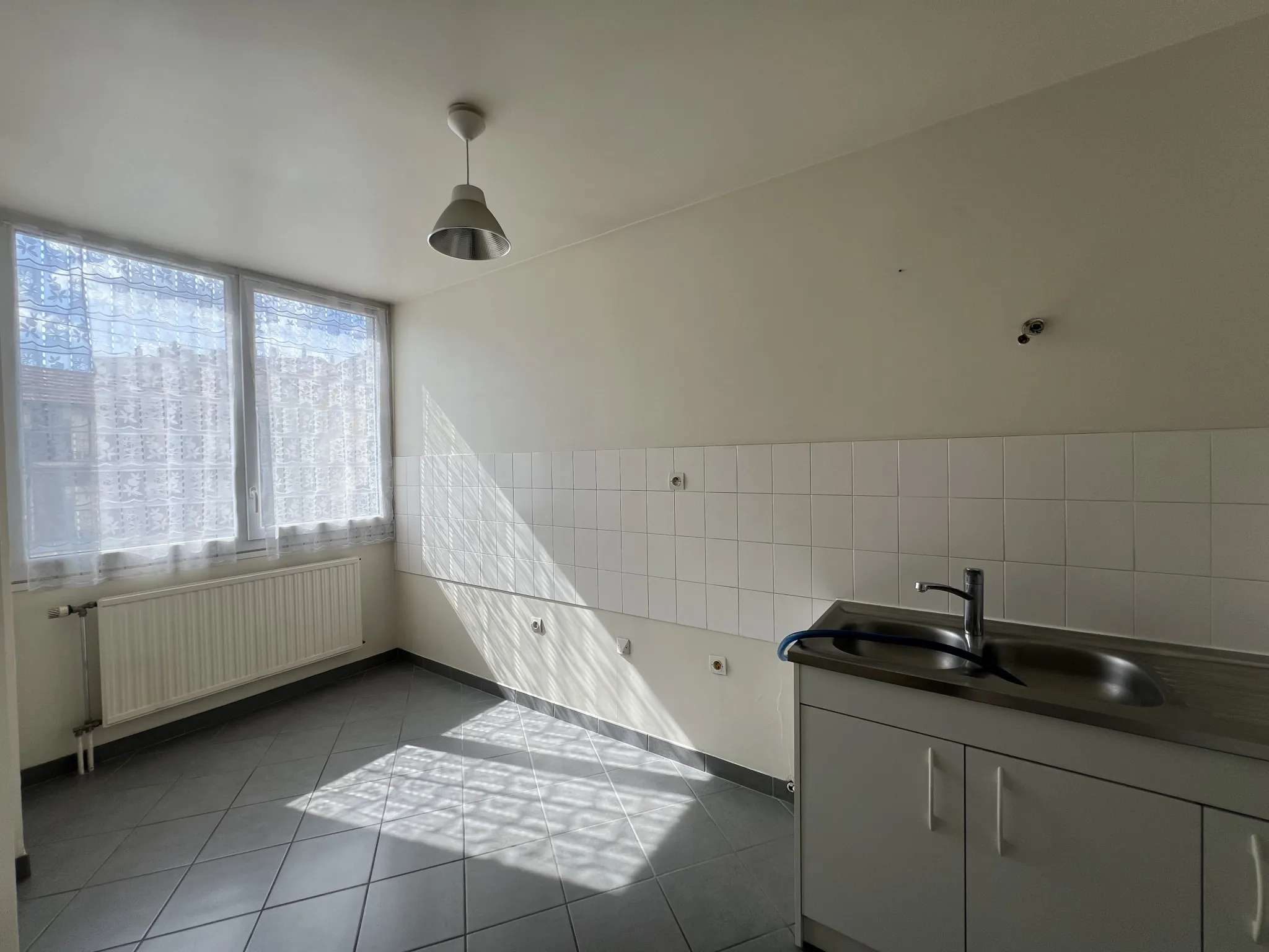 Appartement 4 pièces avec balcon, cave et parking à Clermont-Ferrand 