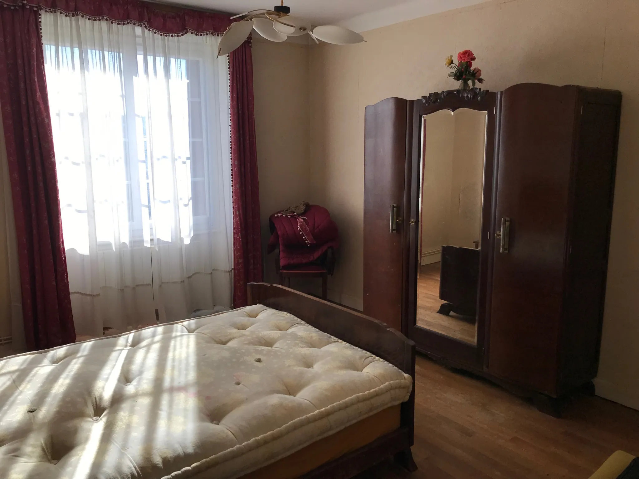 Maison en pierre divisible à Bar, proximité Tulle, grands espaces et potentiel d'aménagement 