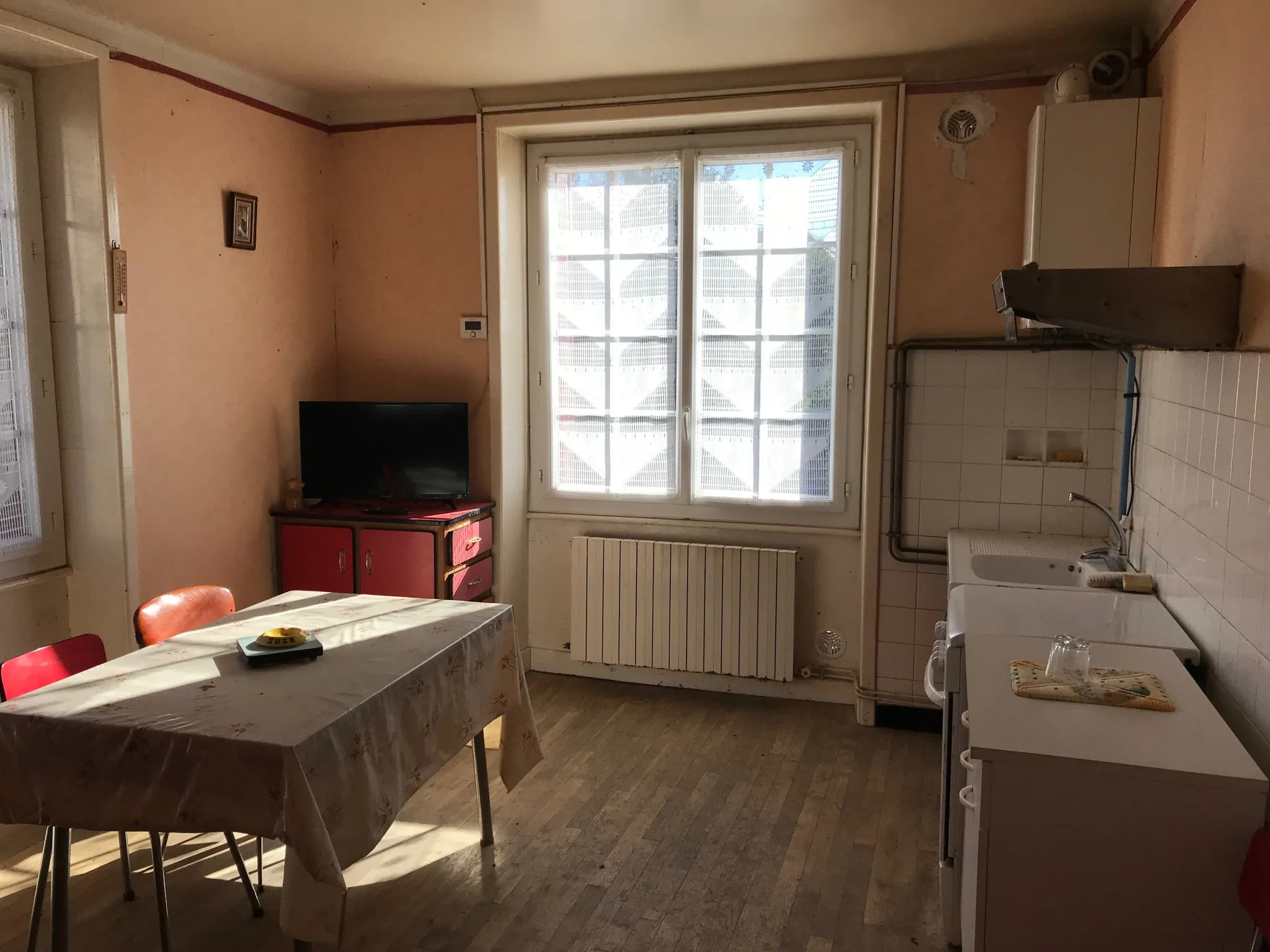 Maison en pierre divisible à Bar, proximité Tulle, grands espaces et potentiel d'aménagement 