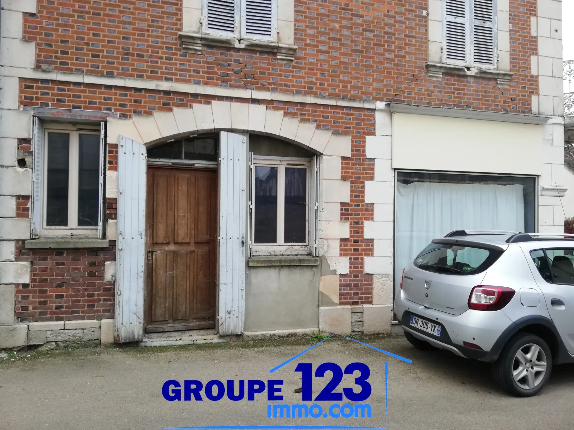 Maison avec local commercial à Aillant-sur-Tholon – Idéal projet résidentiel et professionnel 