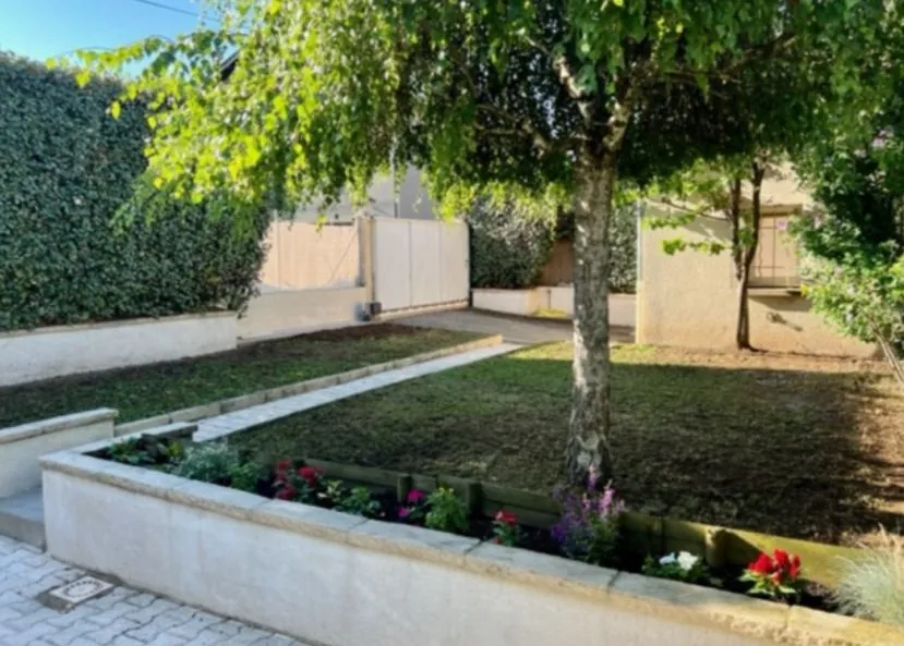 Maison à Bourg-de-Péage de 75 m² avec dépendance et jardin clos 
