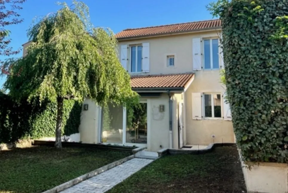 Maison à Bourg-de-Péage de 75 m² avec dépendance et jardin clos 