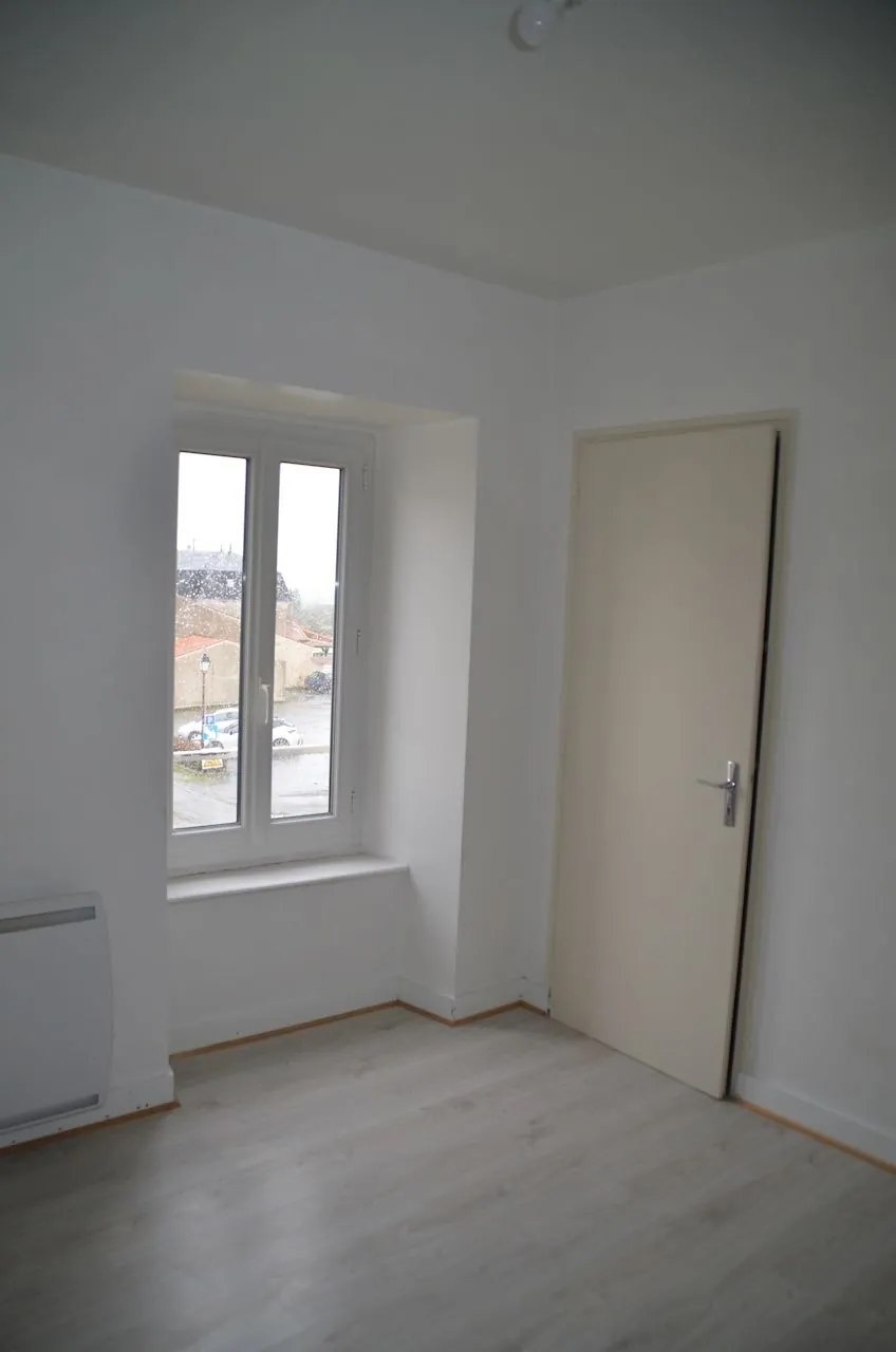 Immeuble avec 2 logements à La Caillère Saint Hilaire - Investissement rentable 