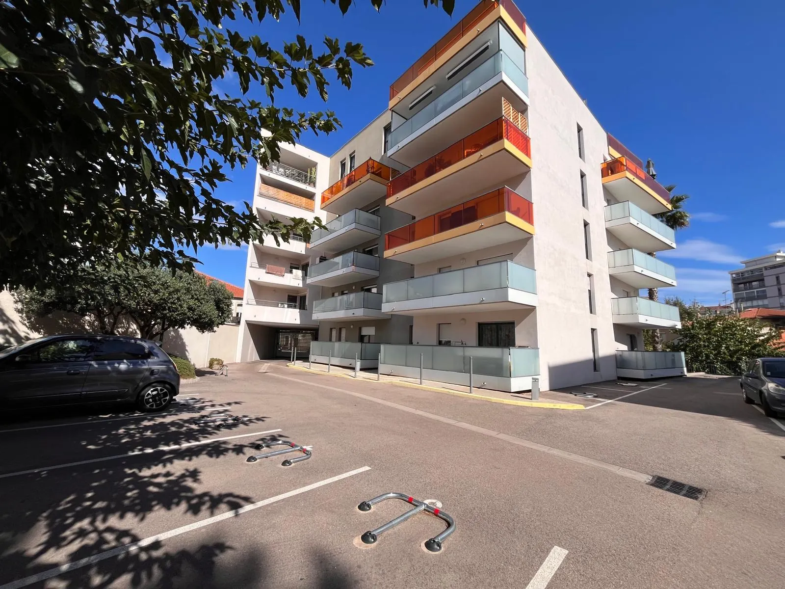 Appartement T3 avec terrasse et parking à Perpignan, secteur prisé