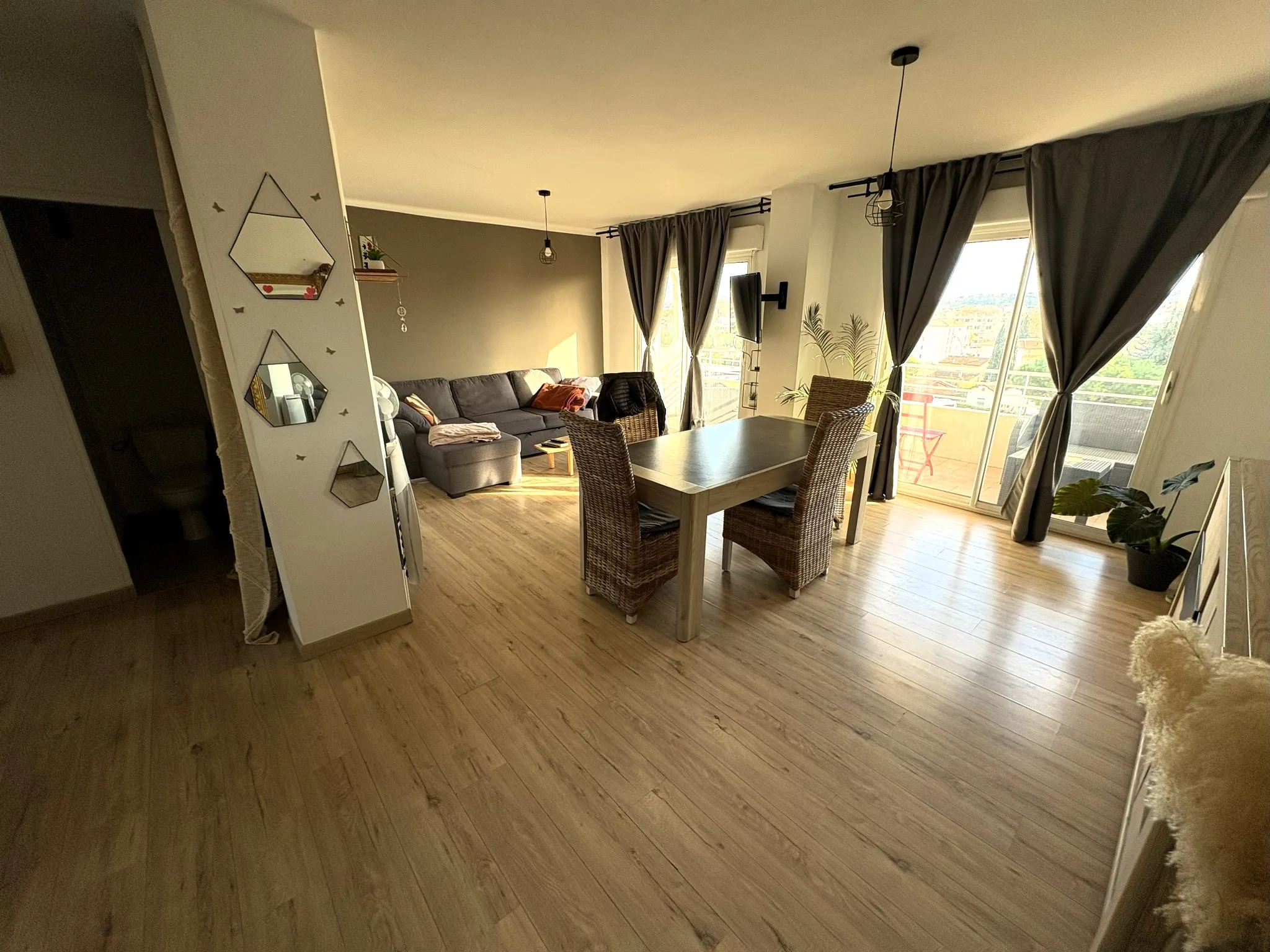 Fausse T3 55 m² avec terrasse et parking à Toulon Est 