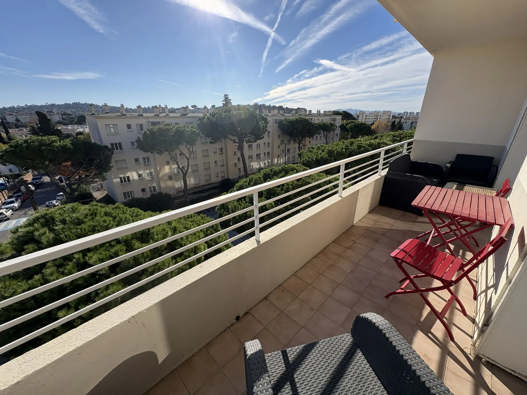 Fausse T3 55 m² avec terrasse et parking à Toulon Est