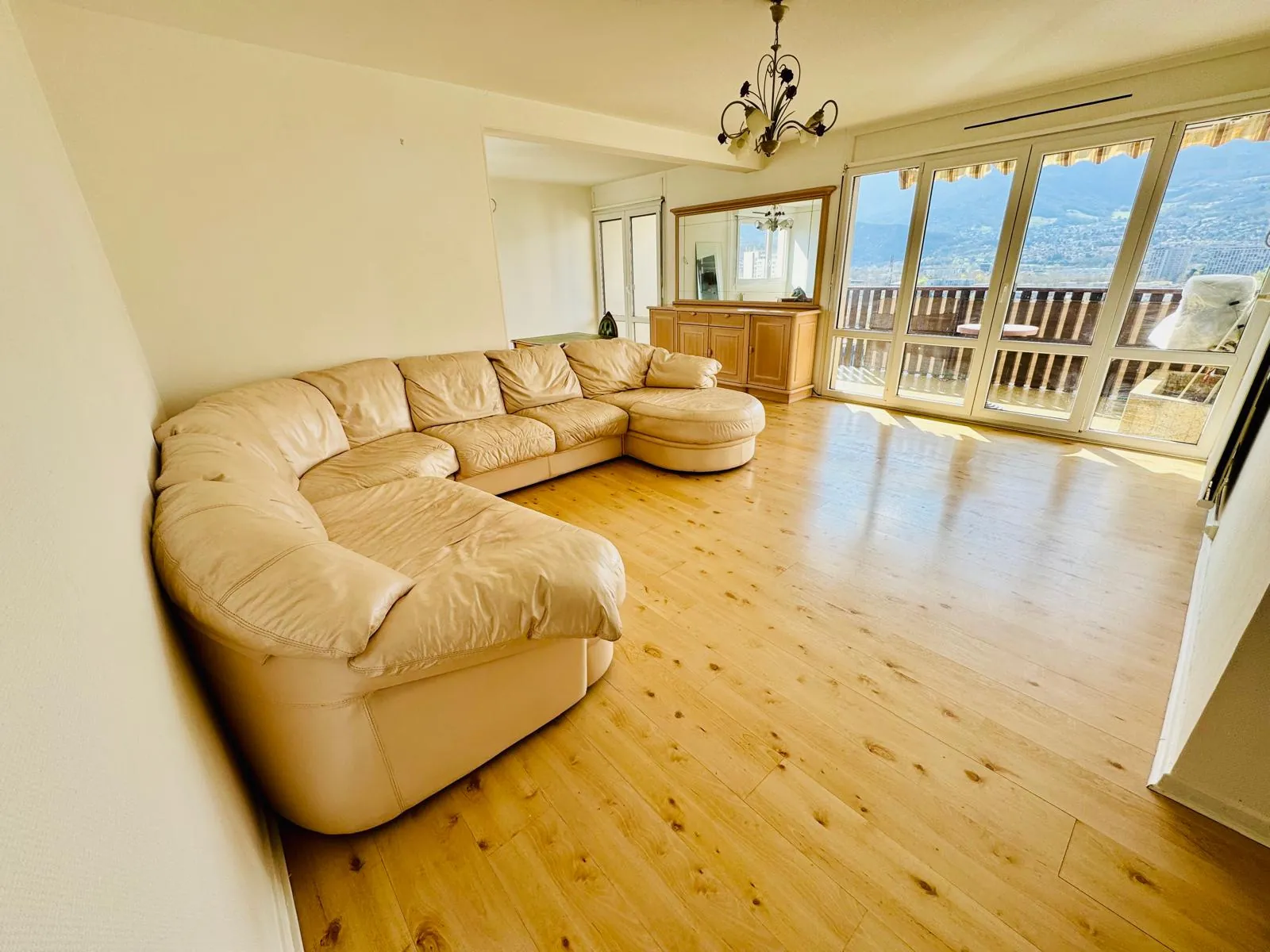 À vendre appartement T4 de 105 m² à Grenoble avec terrasse et vue panoramique 