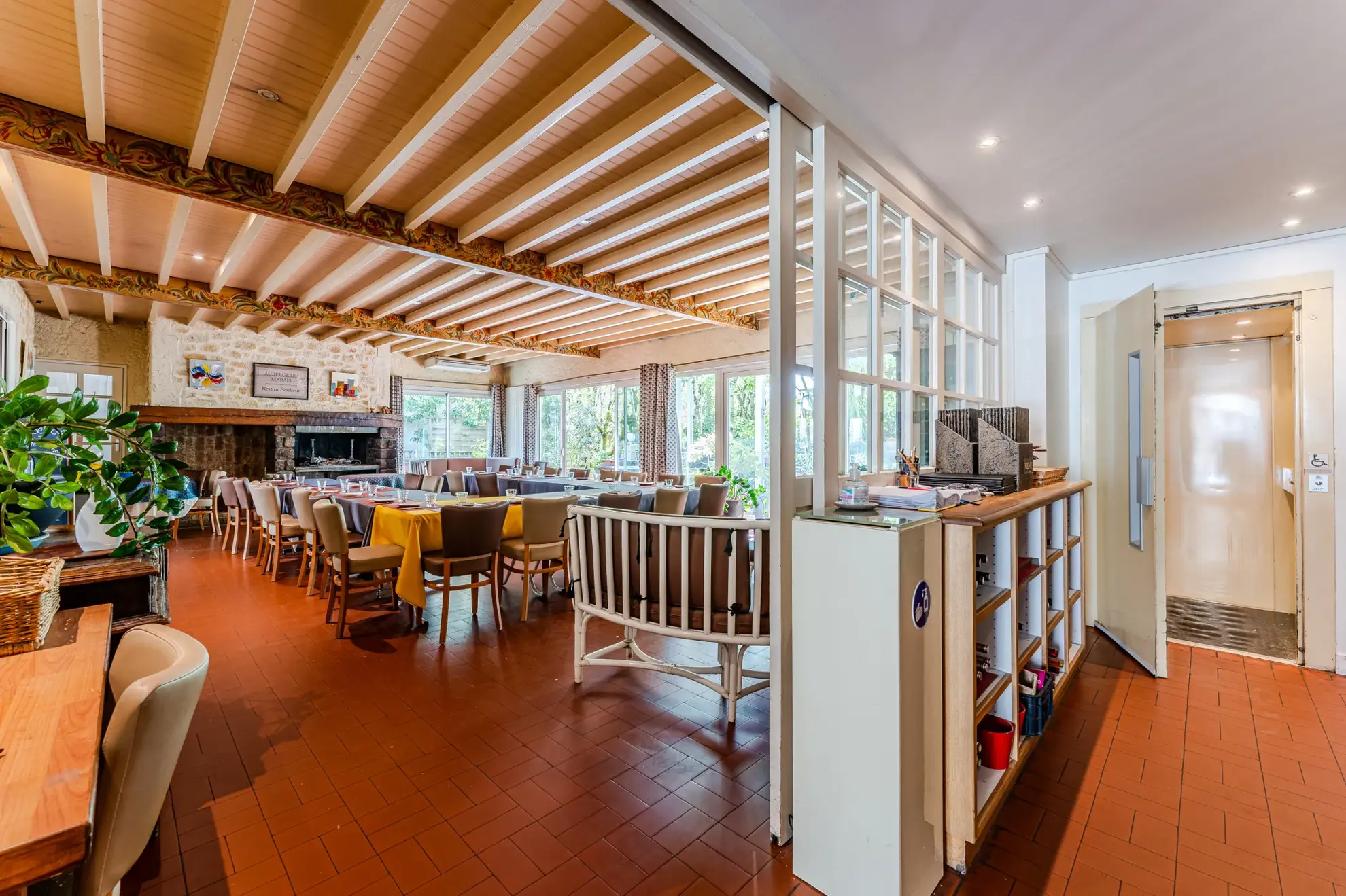 Fonds de commerce de restauration avec appartements et parking à Bouliac – Proximité Bordeaux