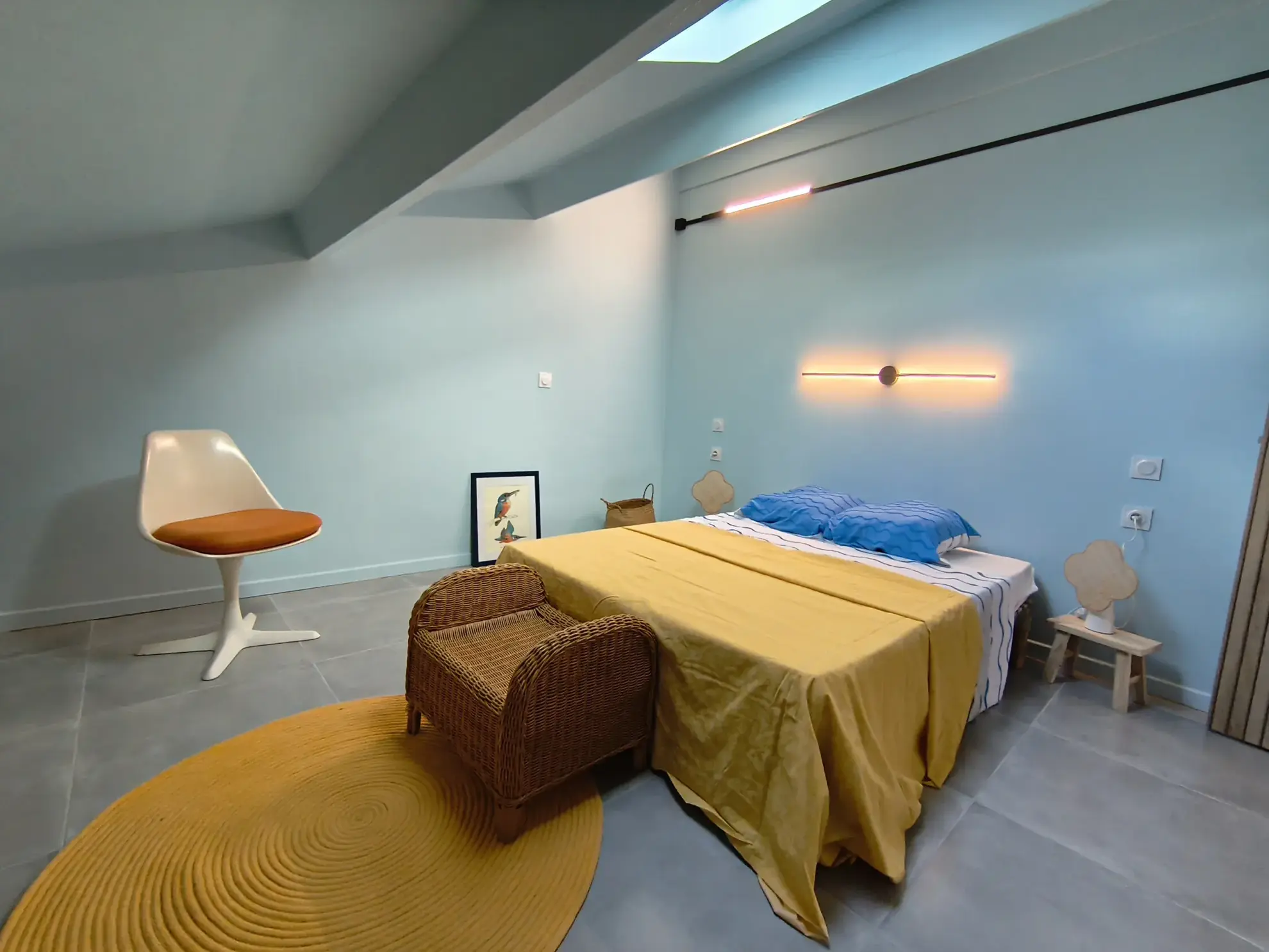 Appartement unique sous les combles à Royan, rénové en 2024, charme et luminosité 