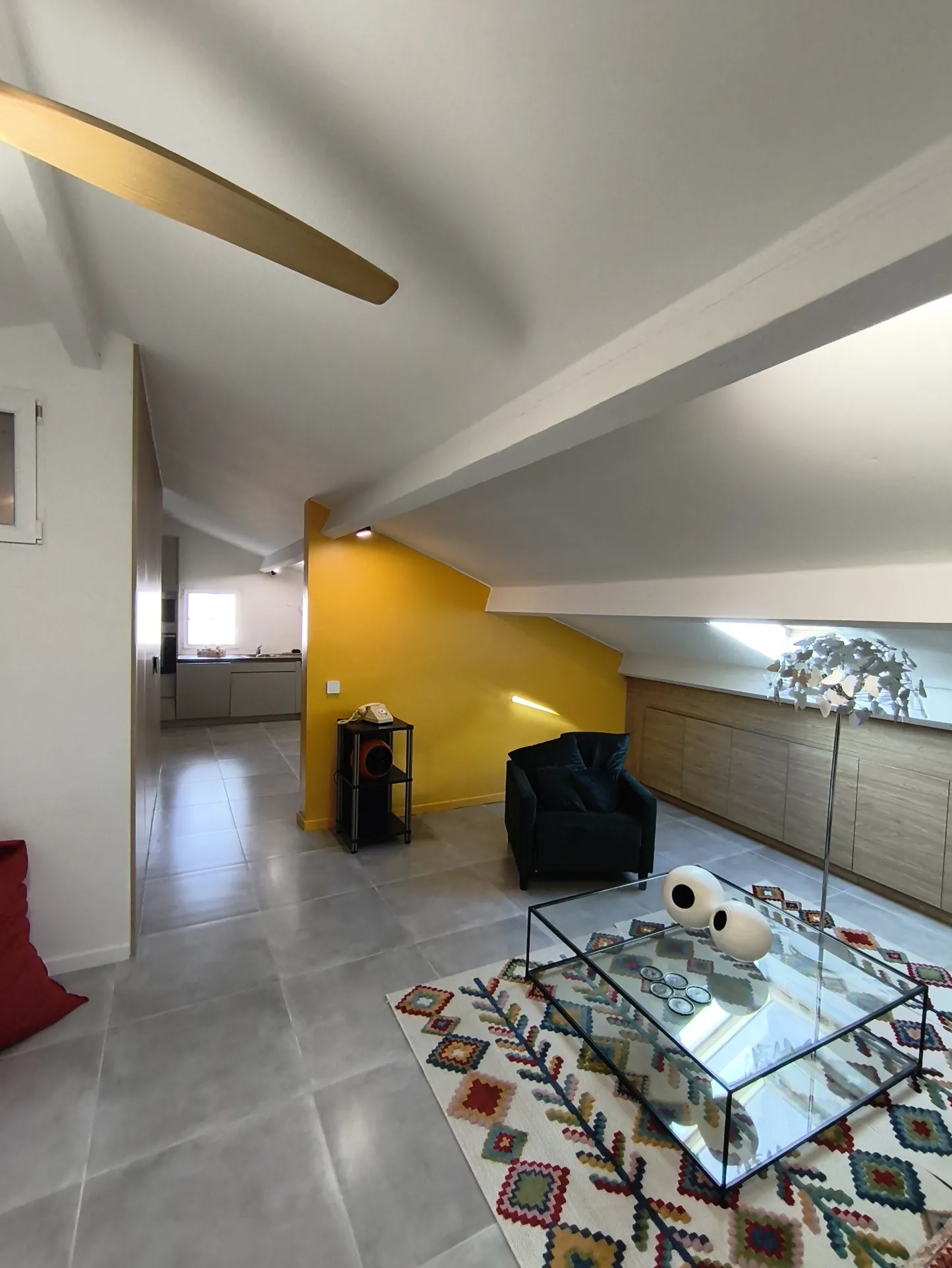 Appartement unique sous les combles à Royan, rénové en 2024, charme et luminosité 