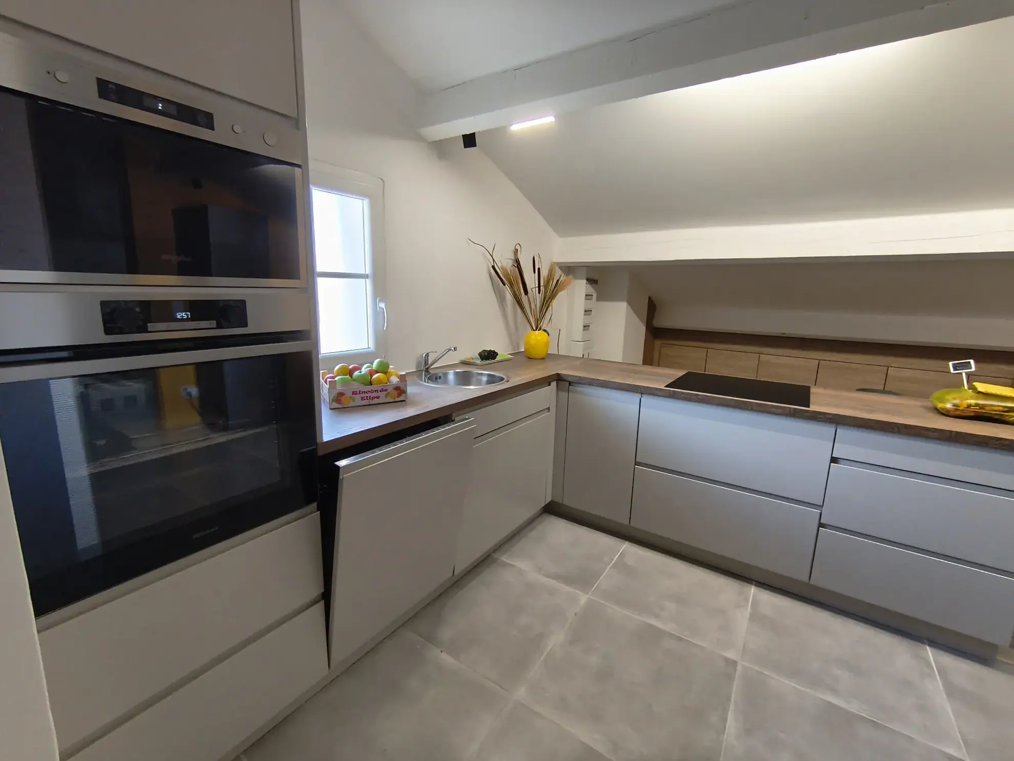 Appartement unique sous les combles à Royan, rénové en 2024, charme et luminosité 