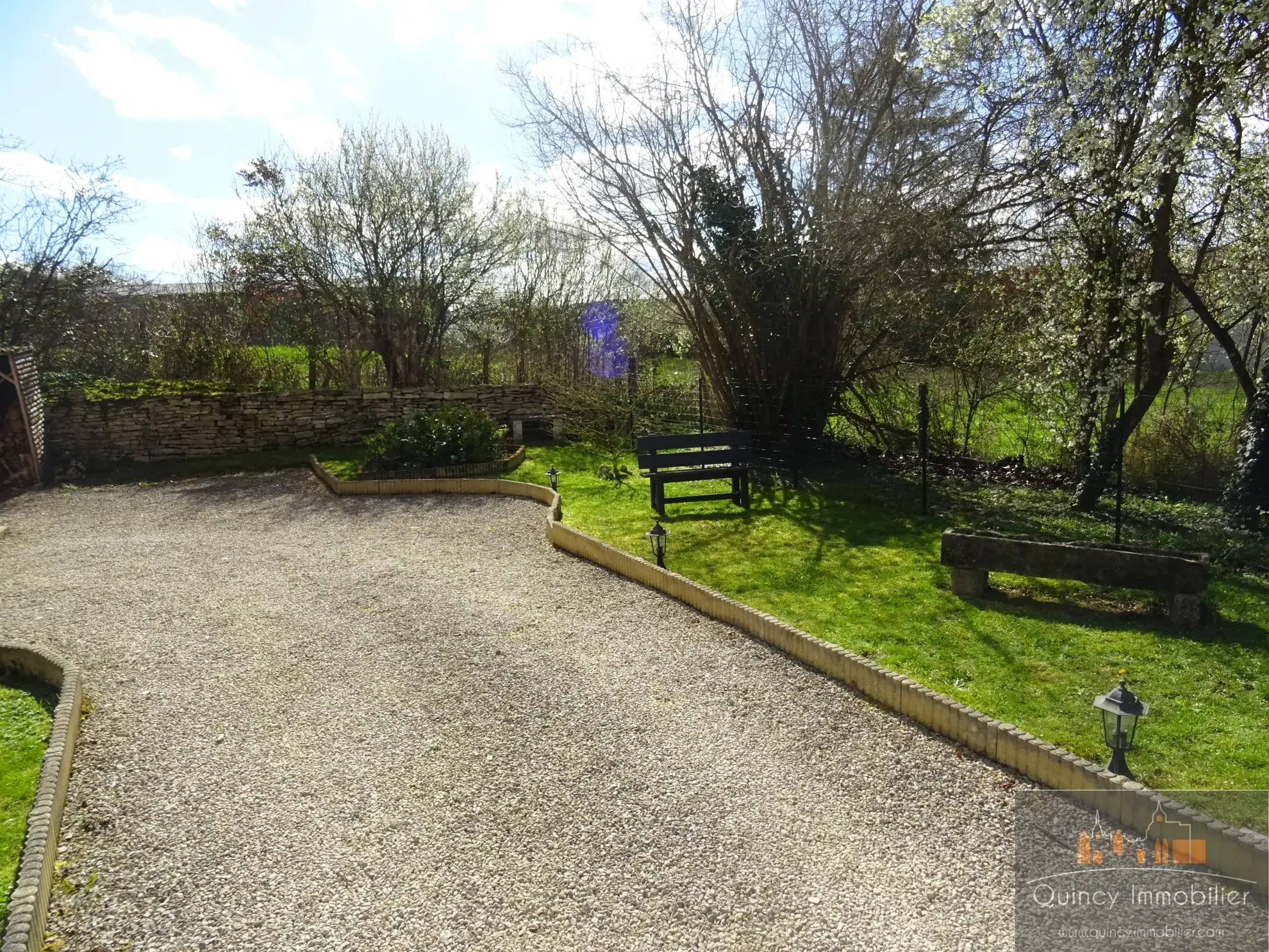 Maison de village à vendre proche de Noyers-sur-Serein – Résidence secondaire chaleureuse 