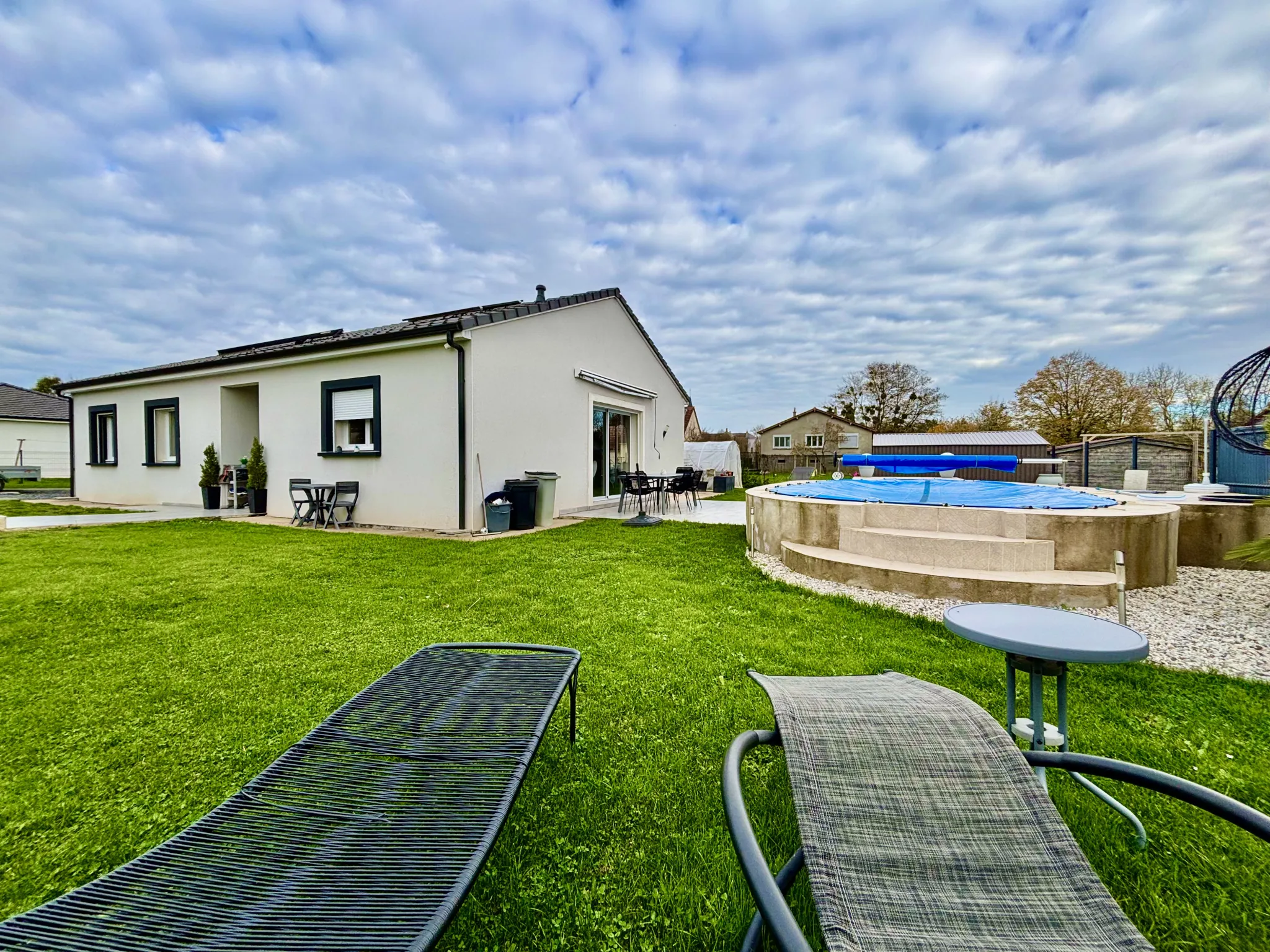 Maison contemporaine 2019 avec piscine, géothermie et panneaux solaires à Vendenesse-sur-Arroux