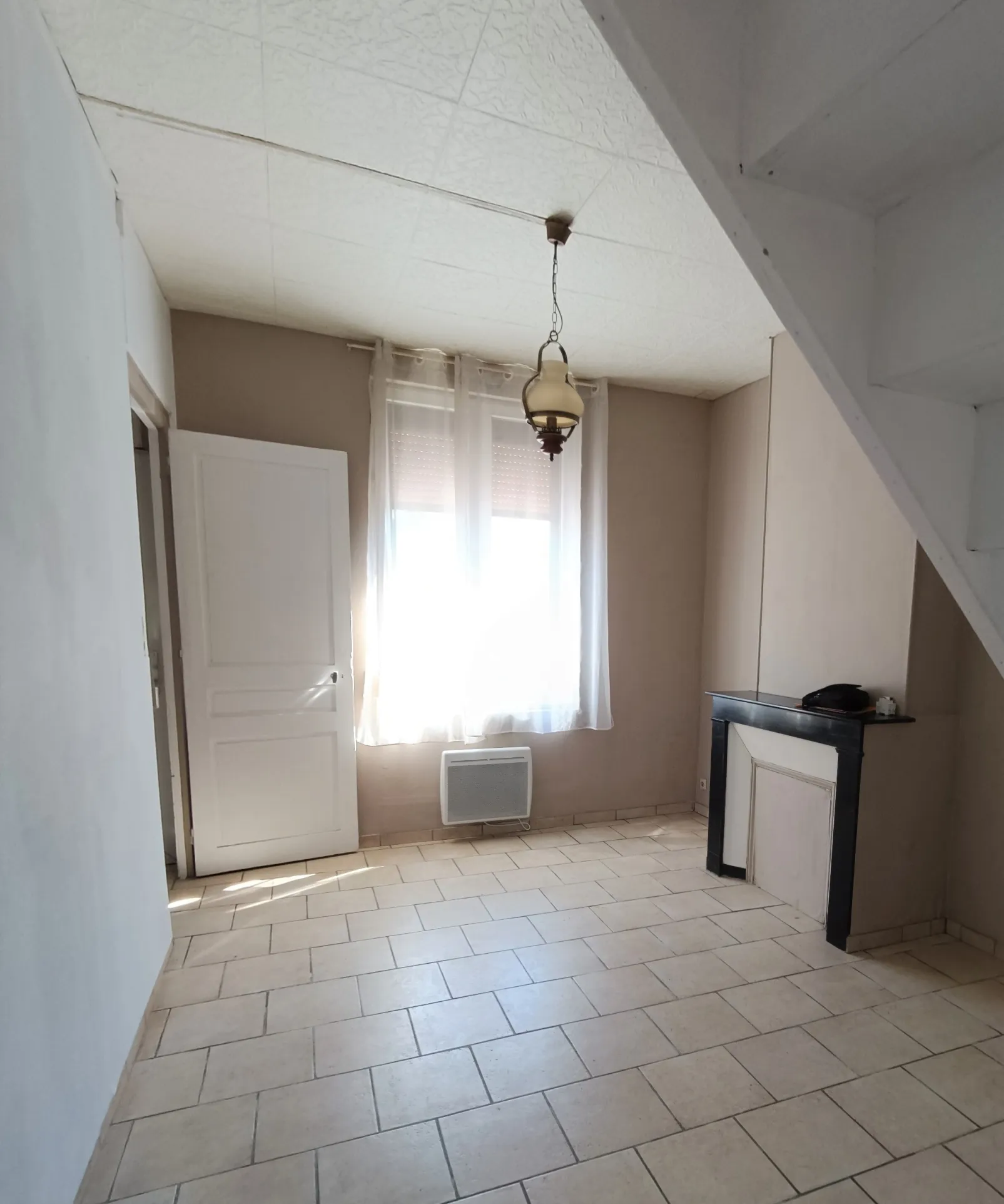 Maison à rénover avec jardin à Mont d’Origny – 90 m², 3 chambres, secteur calme 