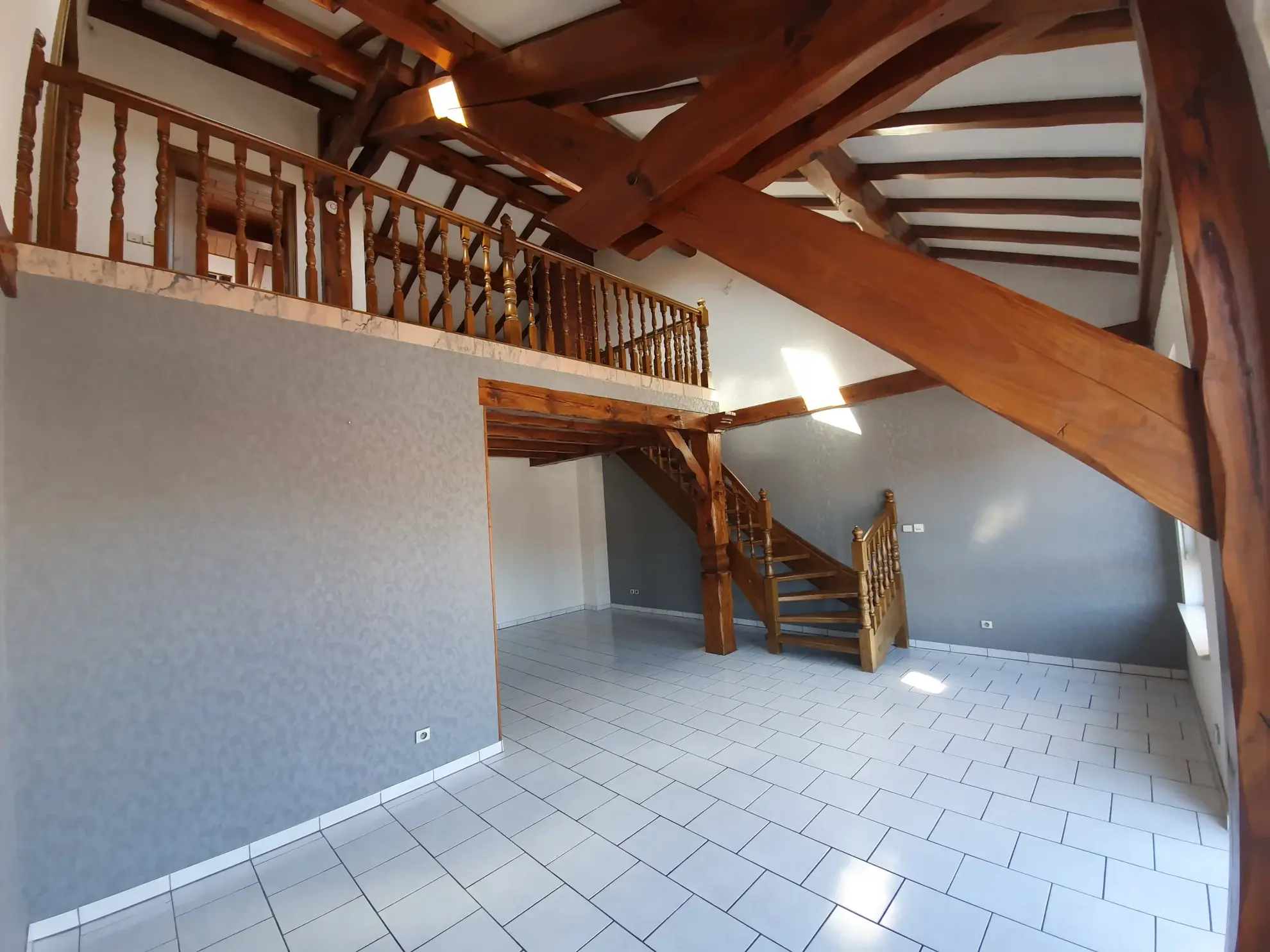 Grand appartement de 149 m² avec garage et balcon à Creutzwald