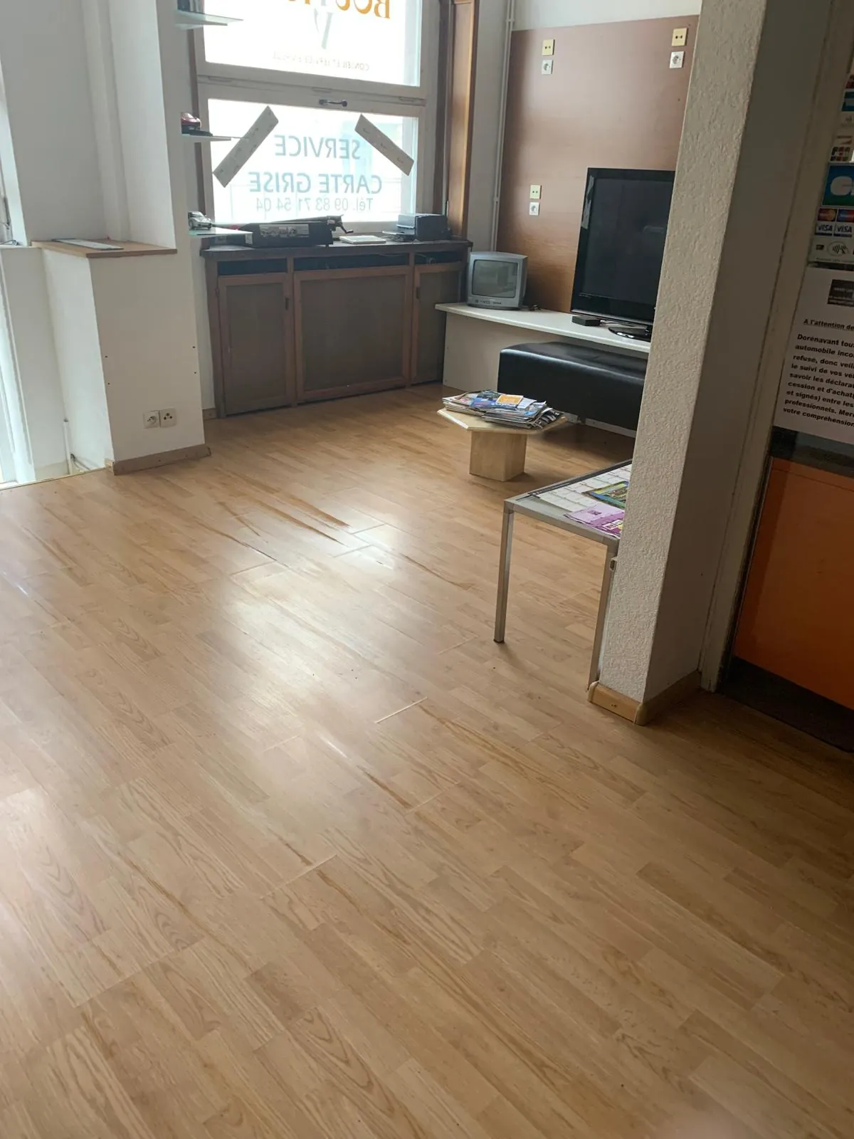 Local commercial de 89 m² à Saint-Louis, proche gare et parking privé 