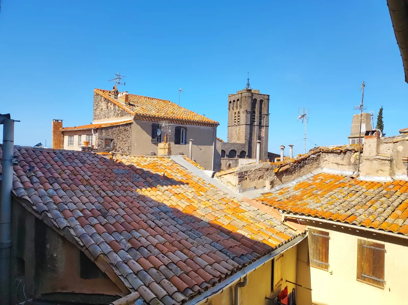 Appartement 3 pièces à vendre à Agde, 60m² à rénover en centre-ville 